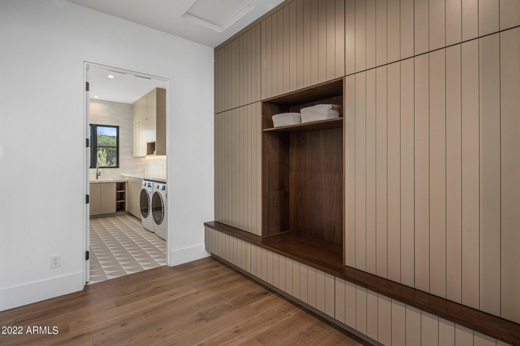 BRET HILLS - Residential
