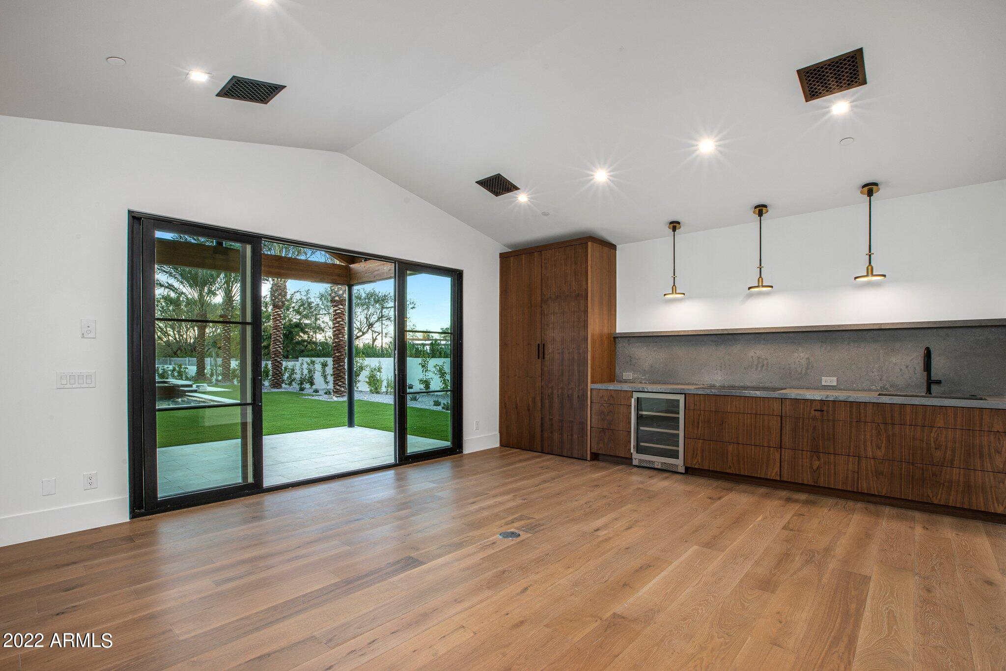 BRET HILLS - Residential