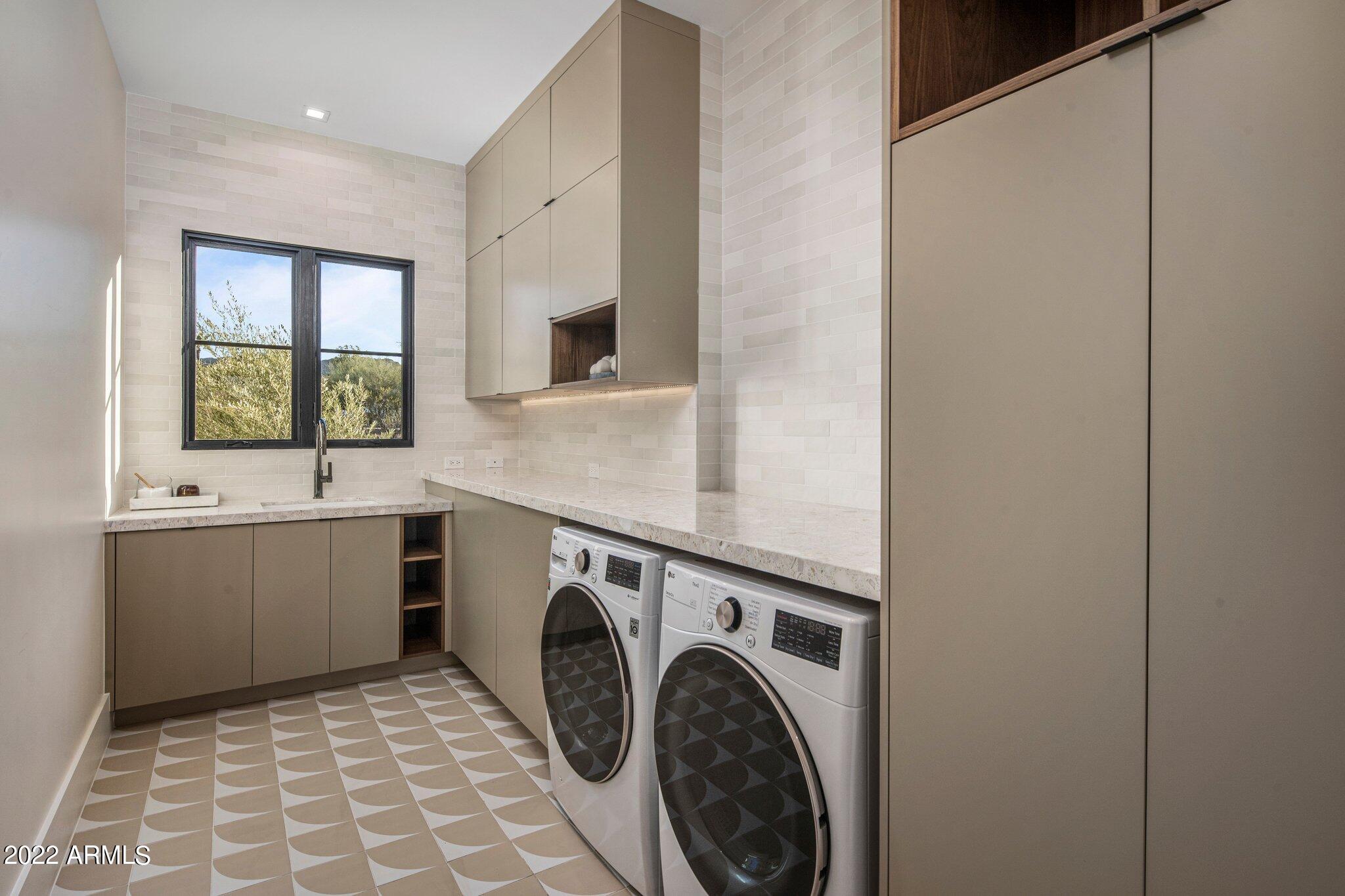 BRET HILLS - Residential
