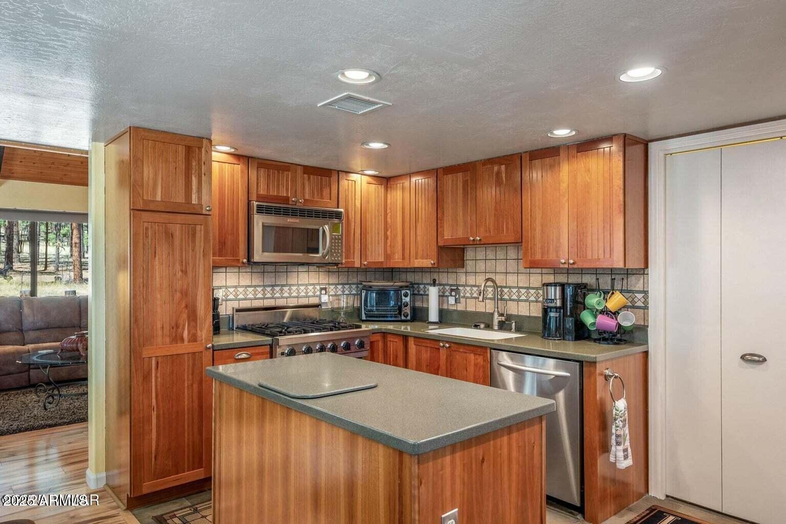 ALPINE HIGHLANDS - Residential