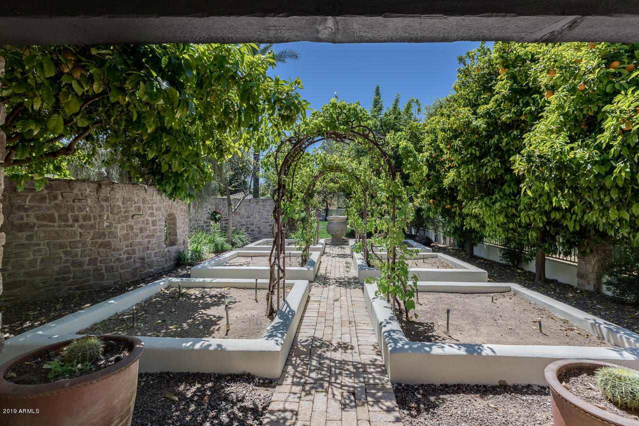 PARADISE VALLEY FARMS - Residential