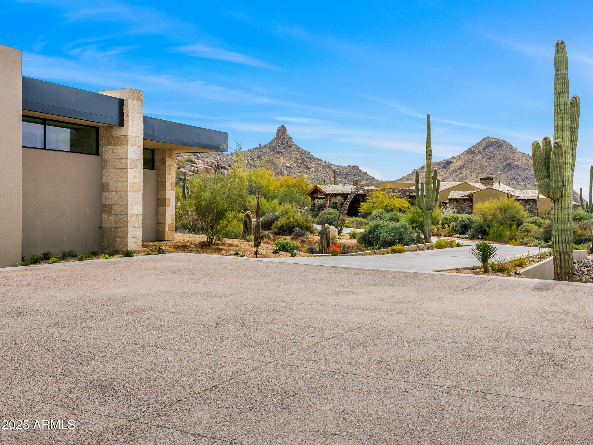 ESTANCIA - Residential