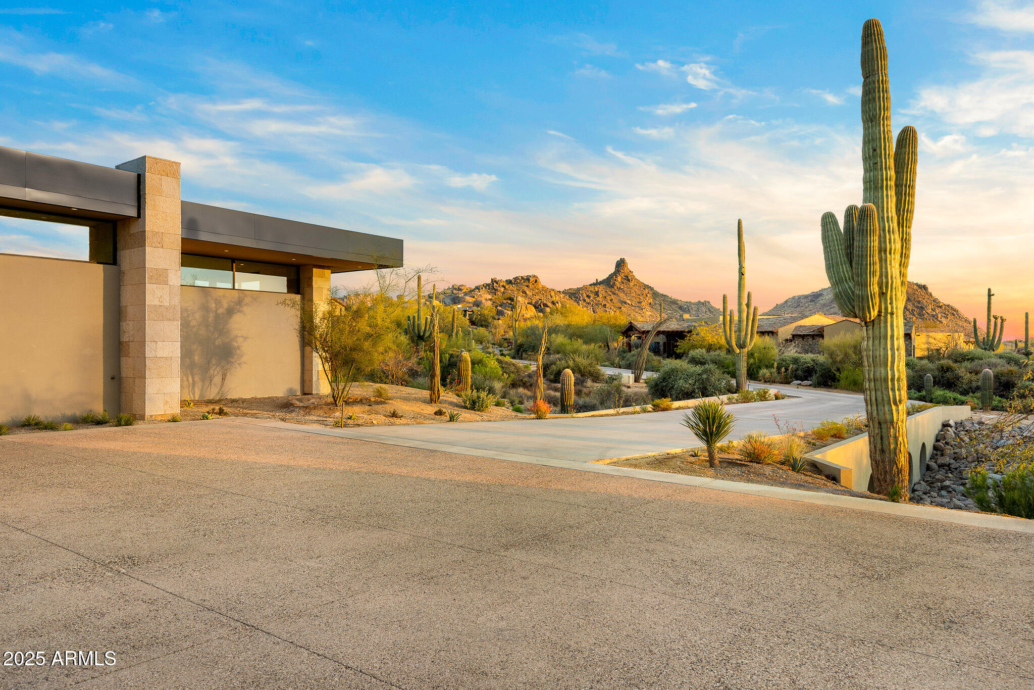 ESTANCIA - Residential
