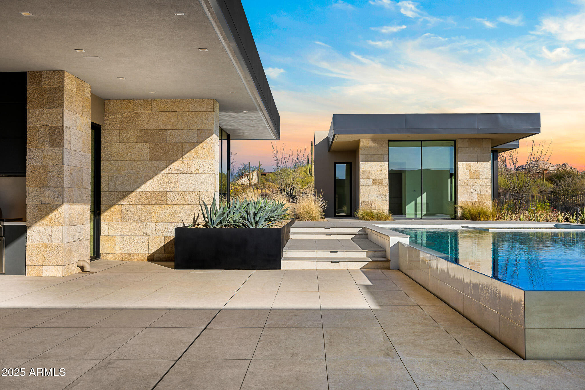 ESTANCIA - Residential