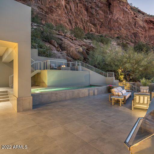 STONE CANYON EAST - Residential