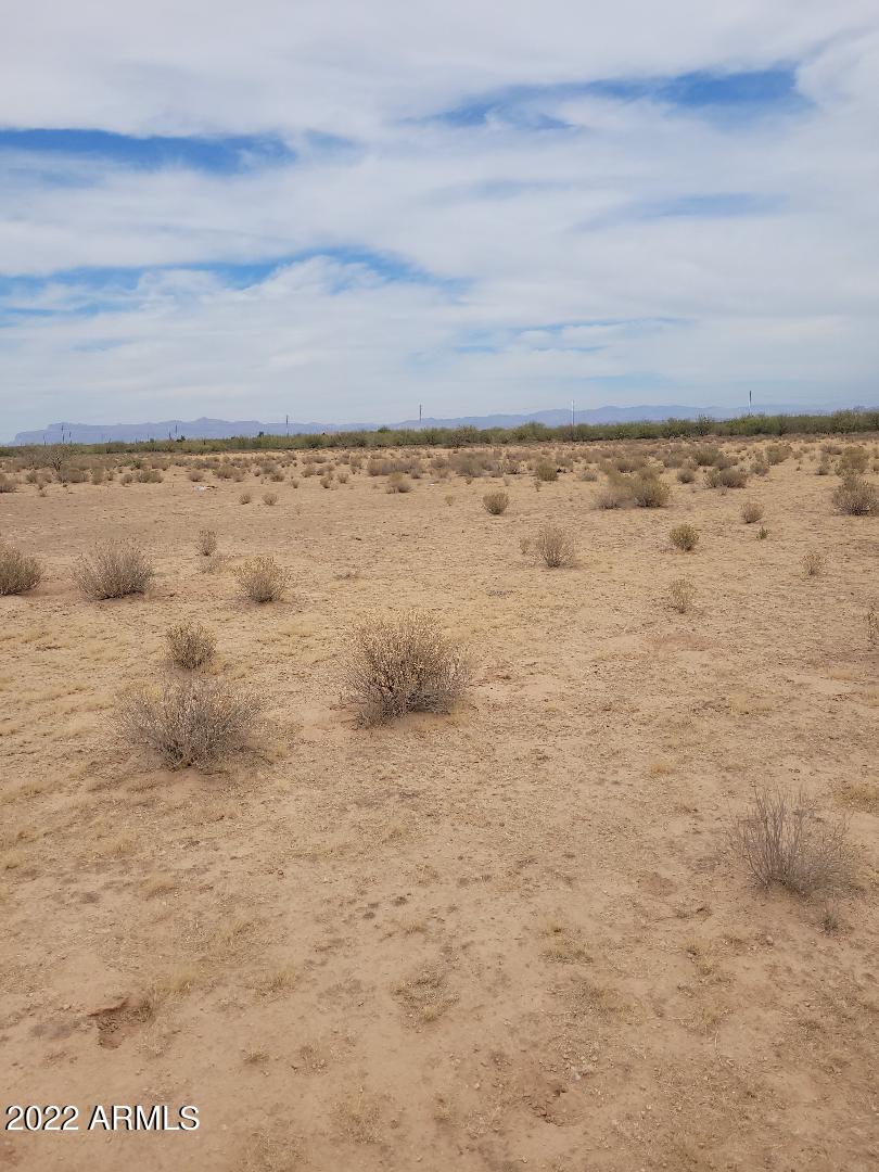 Developers dream! Currently Zoned CR2 in a rapidly growing area! Close proximity to master planned community Magic Ranch & future freeway corridor (SR-24). Located just minutes away from Hunt Highway and retail location and schools.