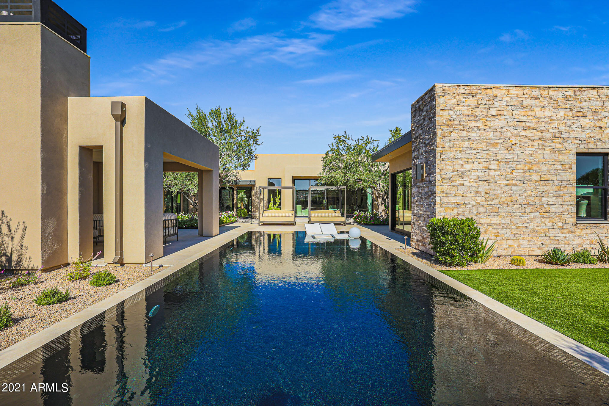 WHITE HORSE - Residential