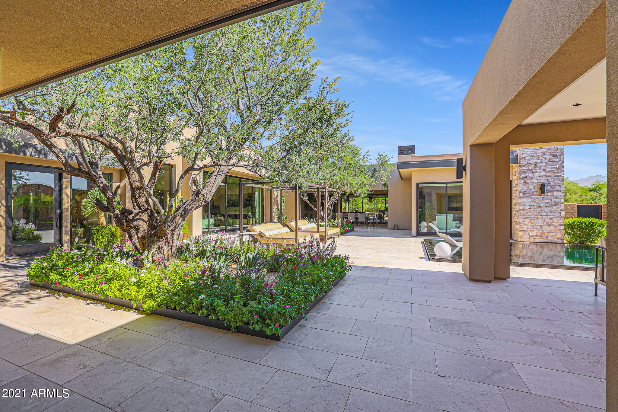 WHITE HORSE - Residential