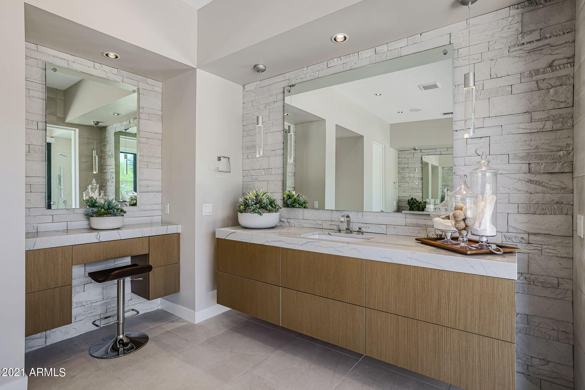 WHITE HORSE - Residential