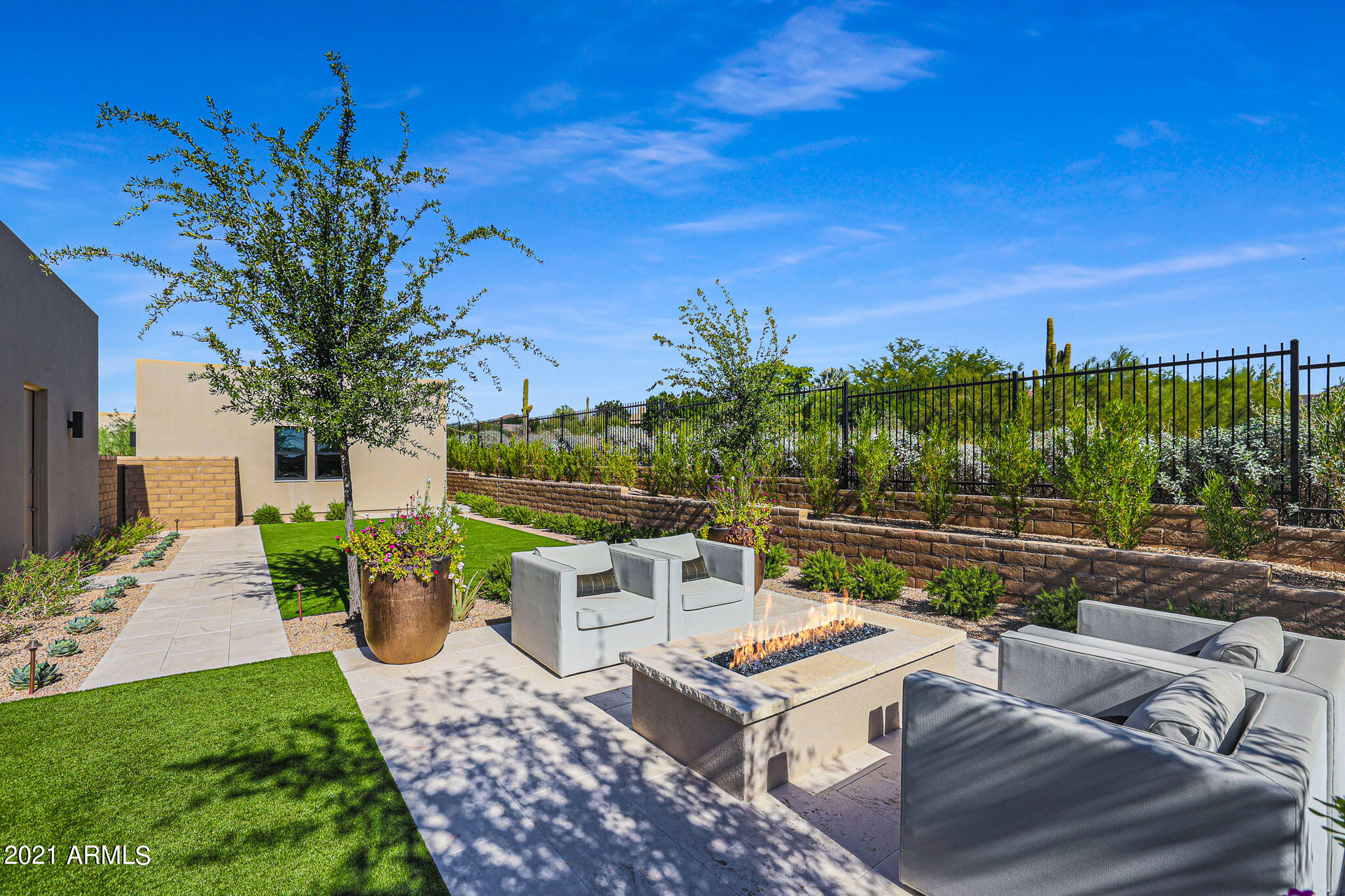WHITE HORSE - Residential