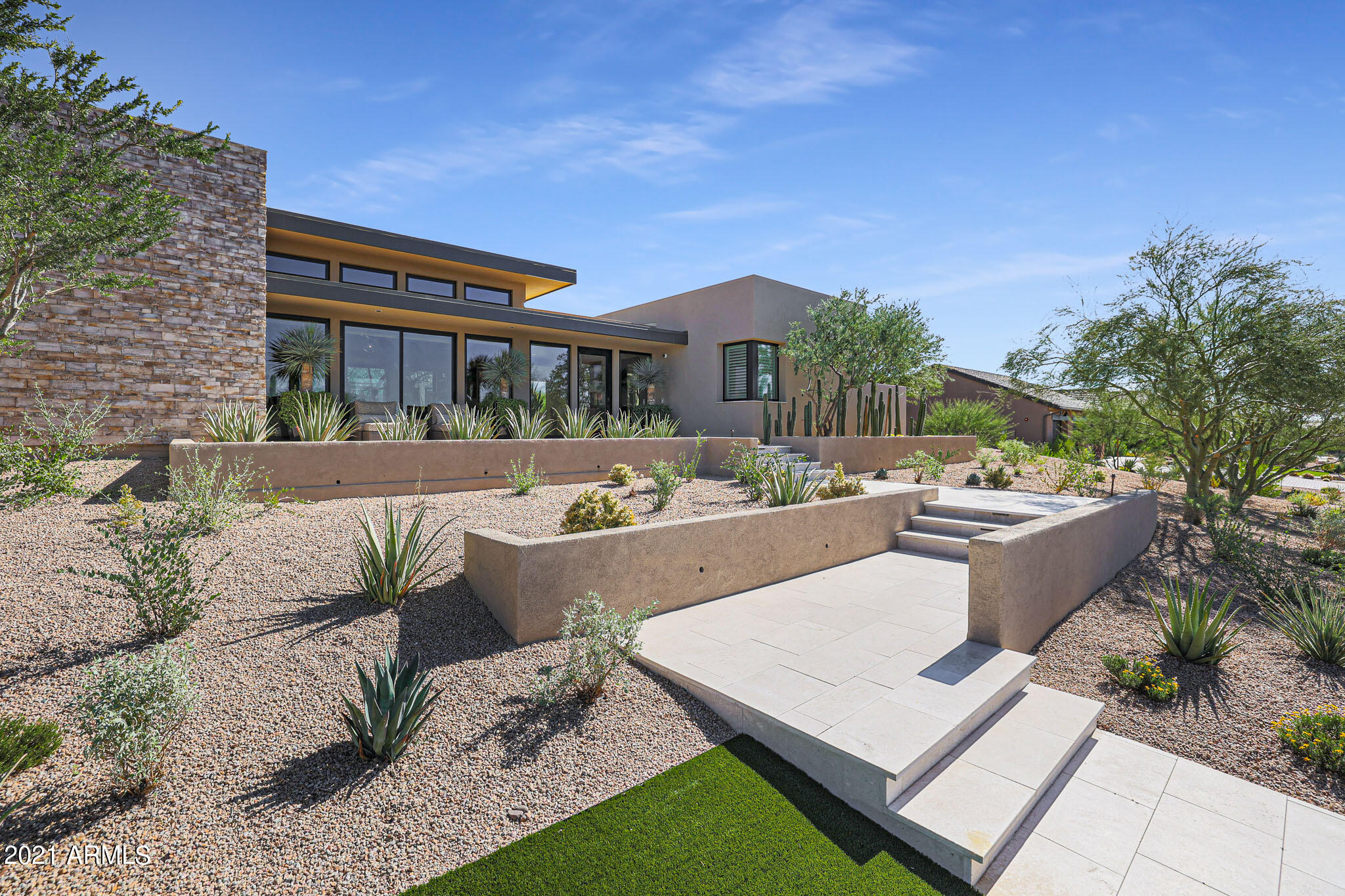WHITE HORSE - Residential
