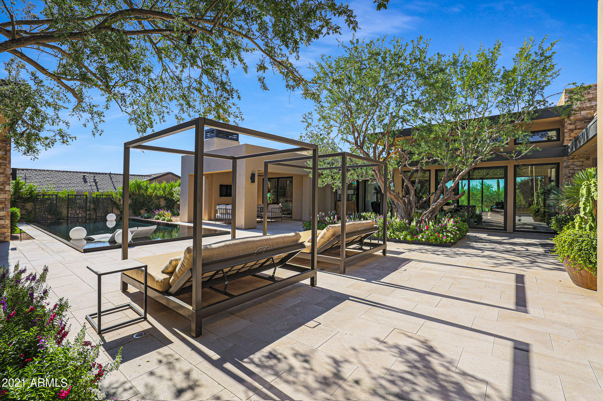 WHITE HORSE - Residential