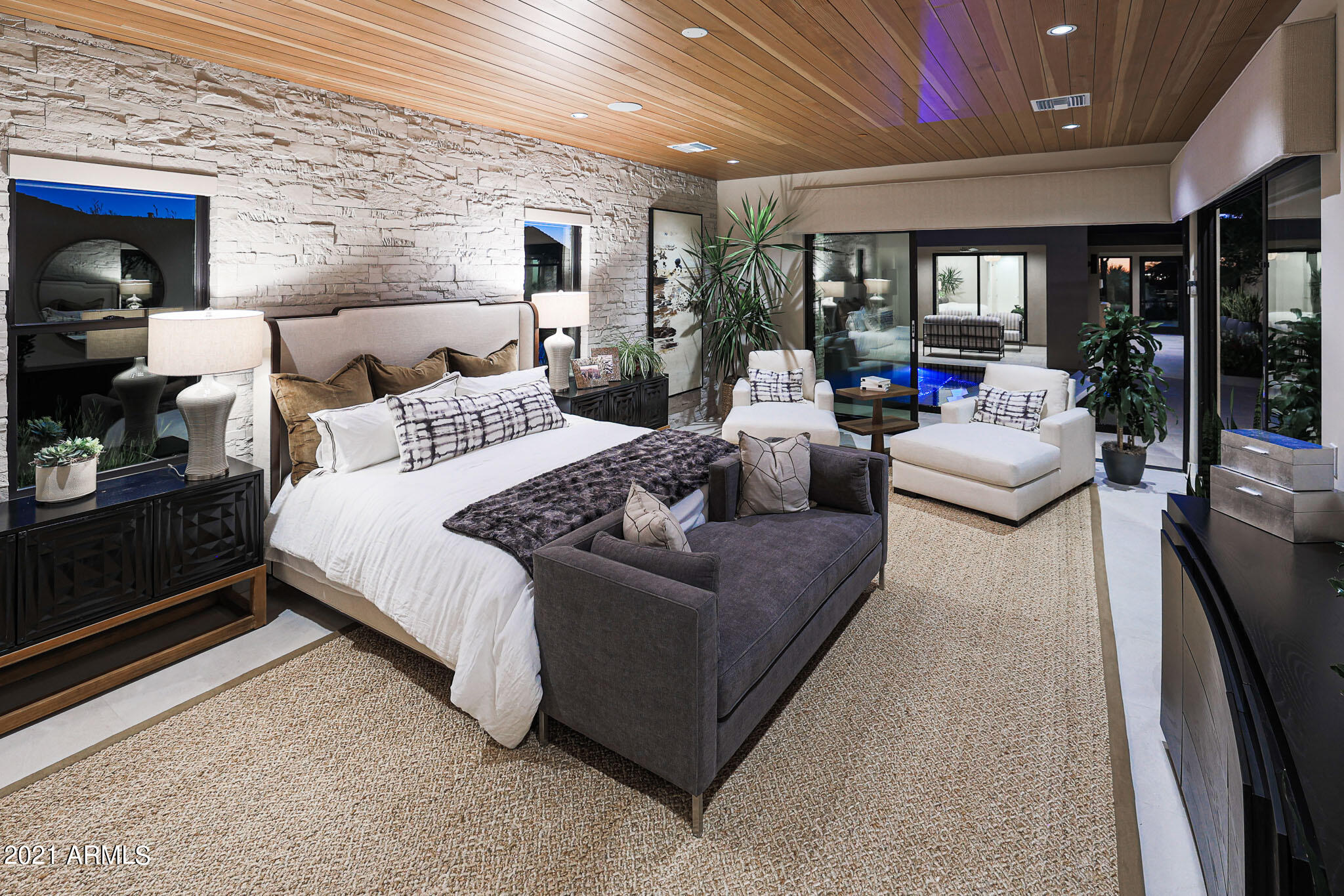 WHITE HORSE - Residential
