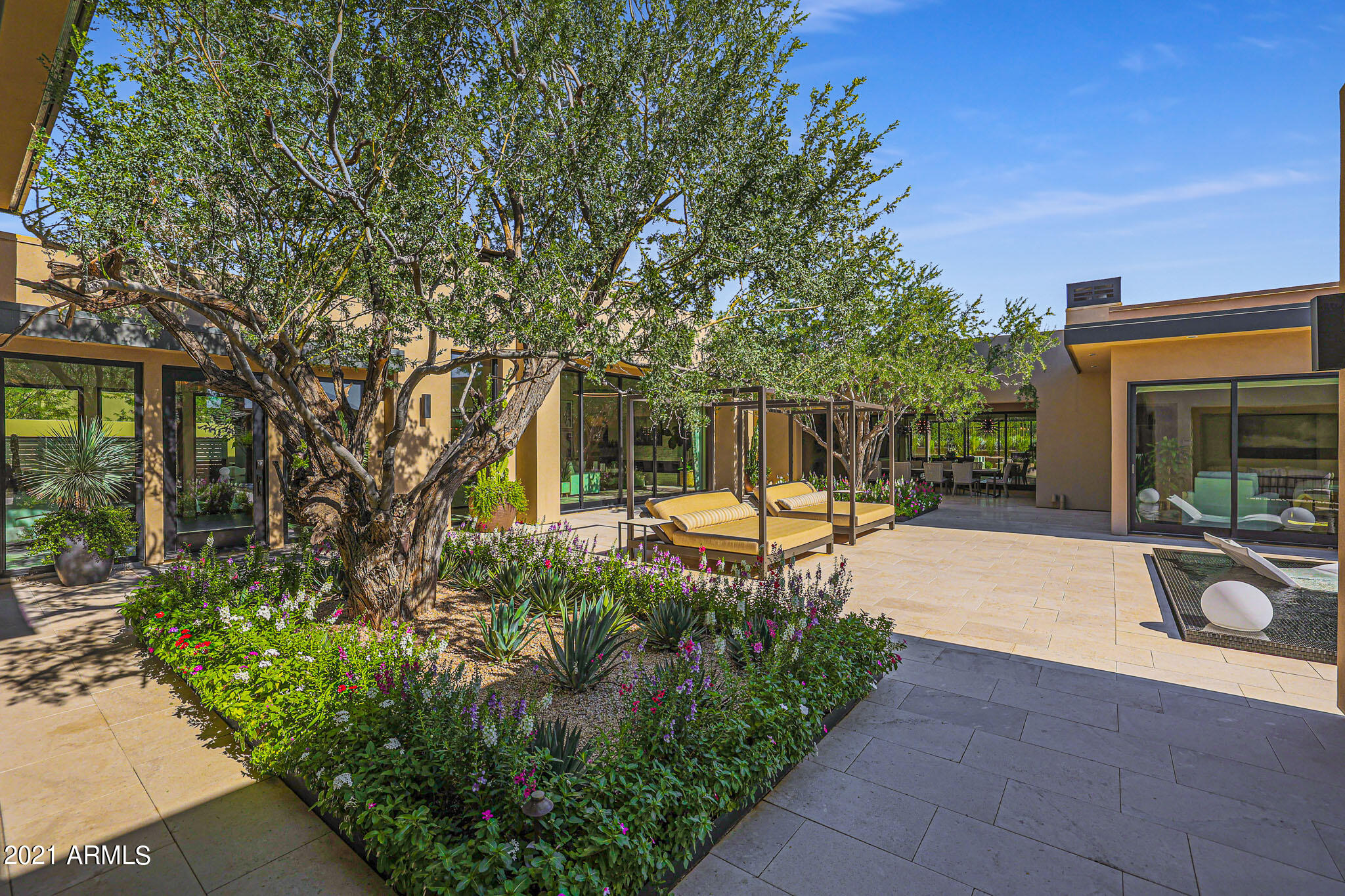 WHITE HORSE - Residential