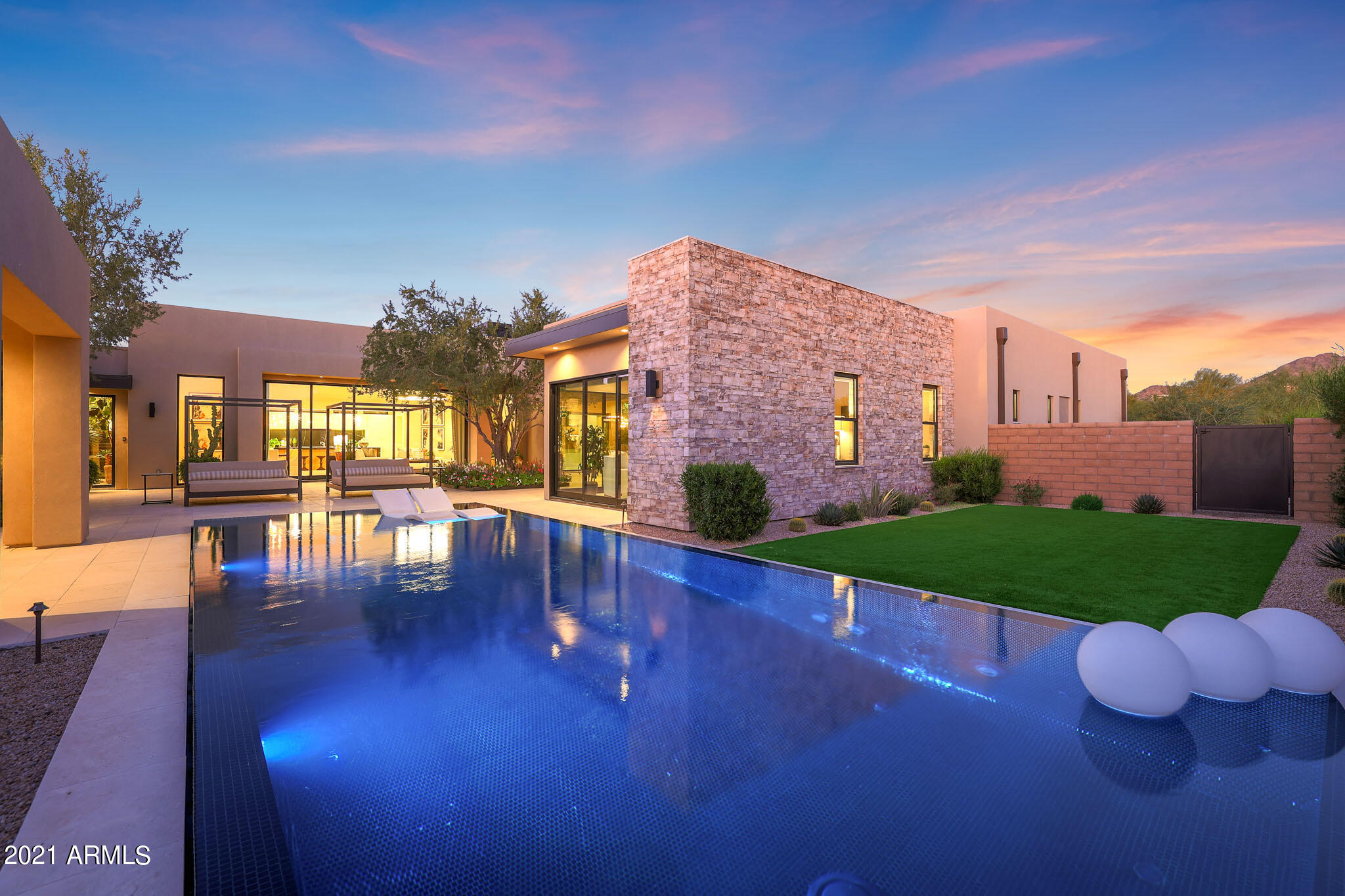 WHITE HORSE - Residential