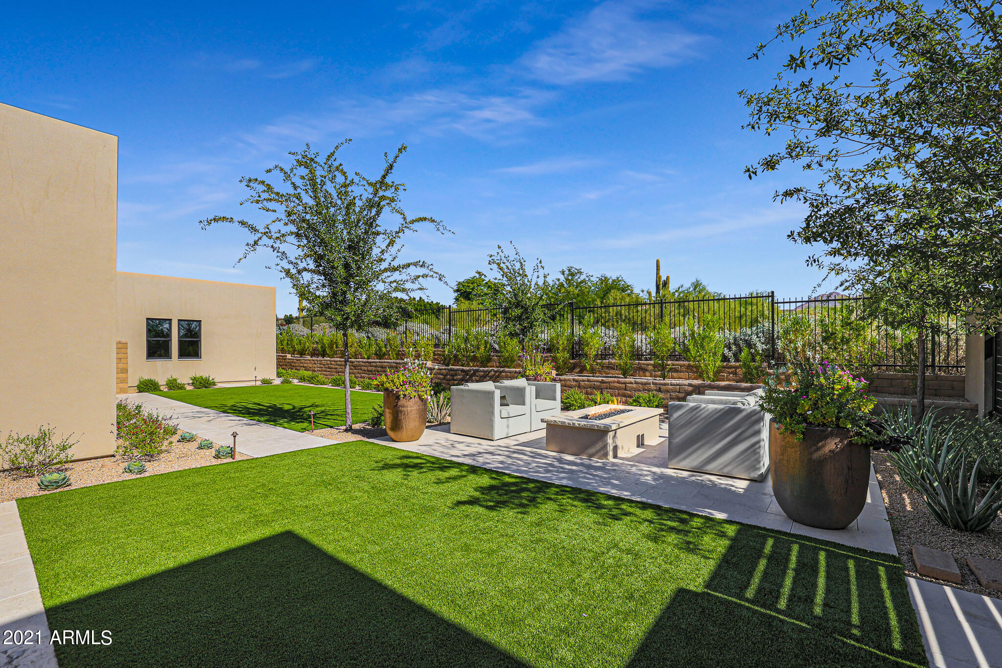 WHITE HORSE - Residential