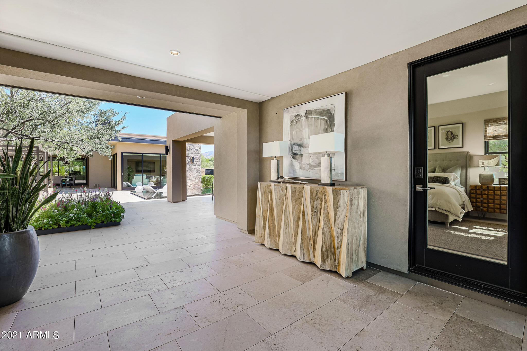 WHITE HORSE - Residential