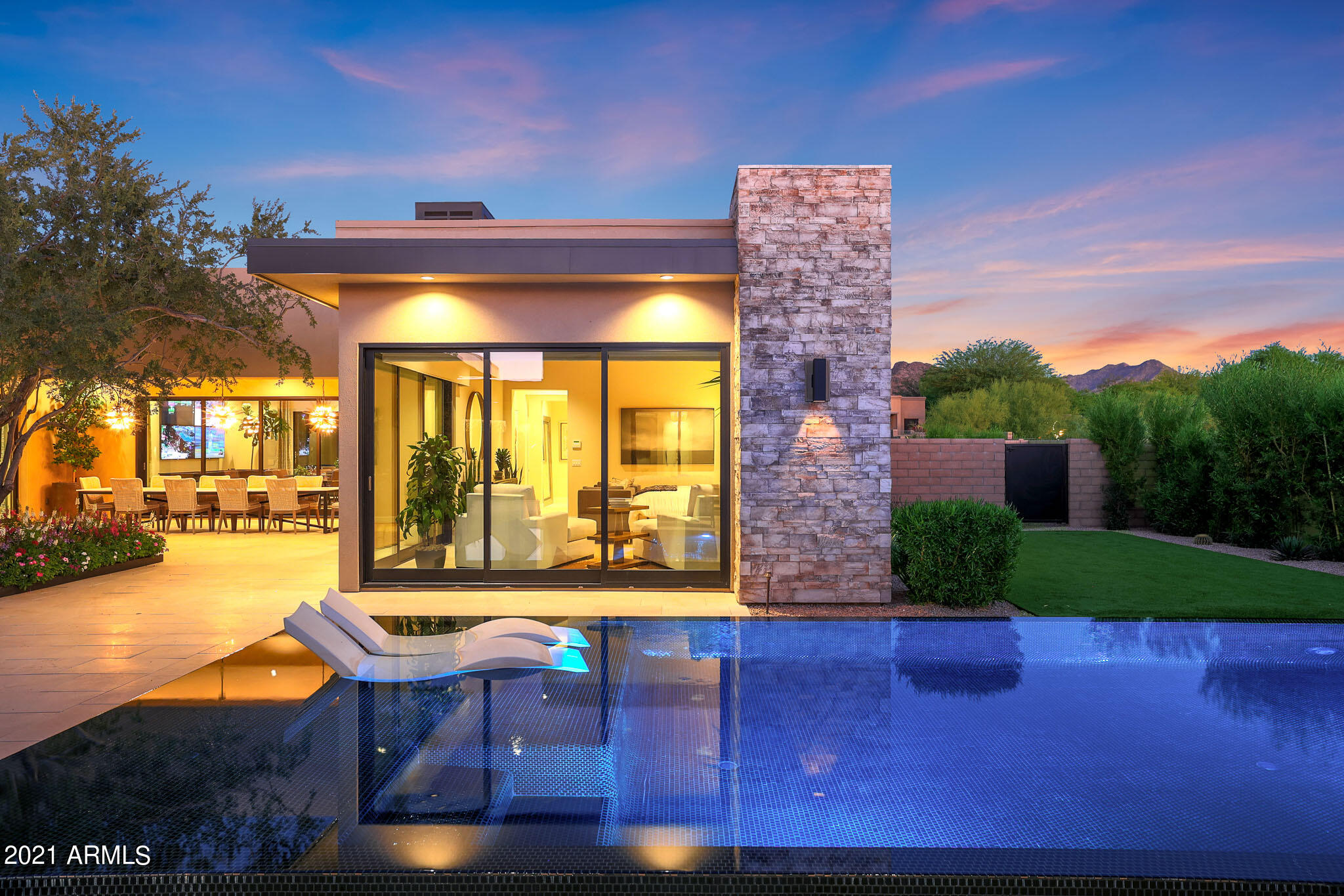WHITE HORSE - Residential
