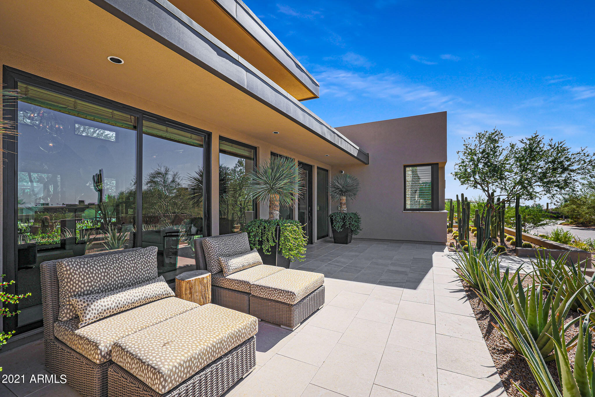 WHITE HORSE - Residential