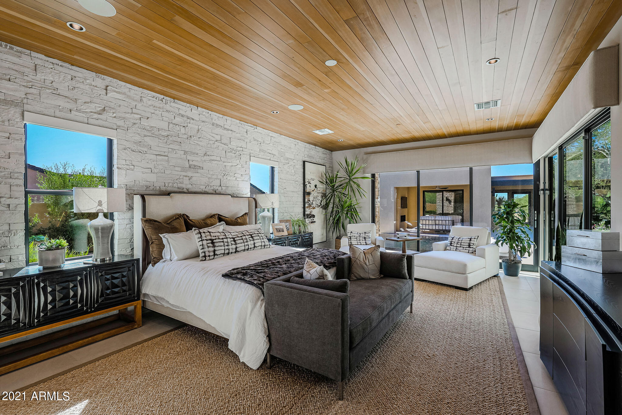 WHITE HORSE - Residential