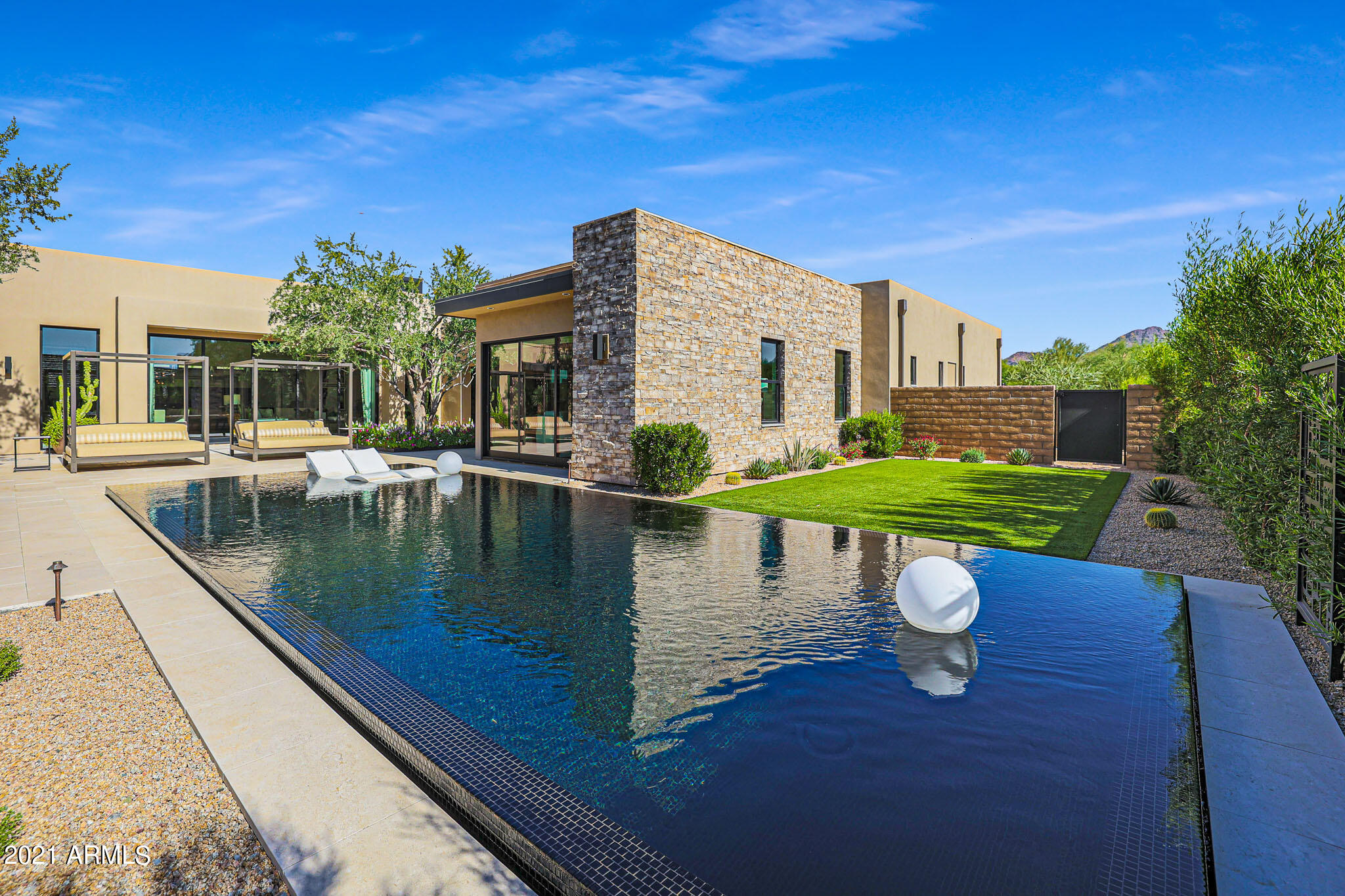 WHITE HORSE - Residential