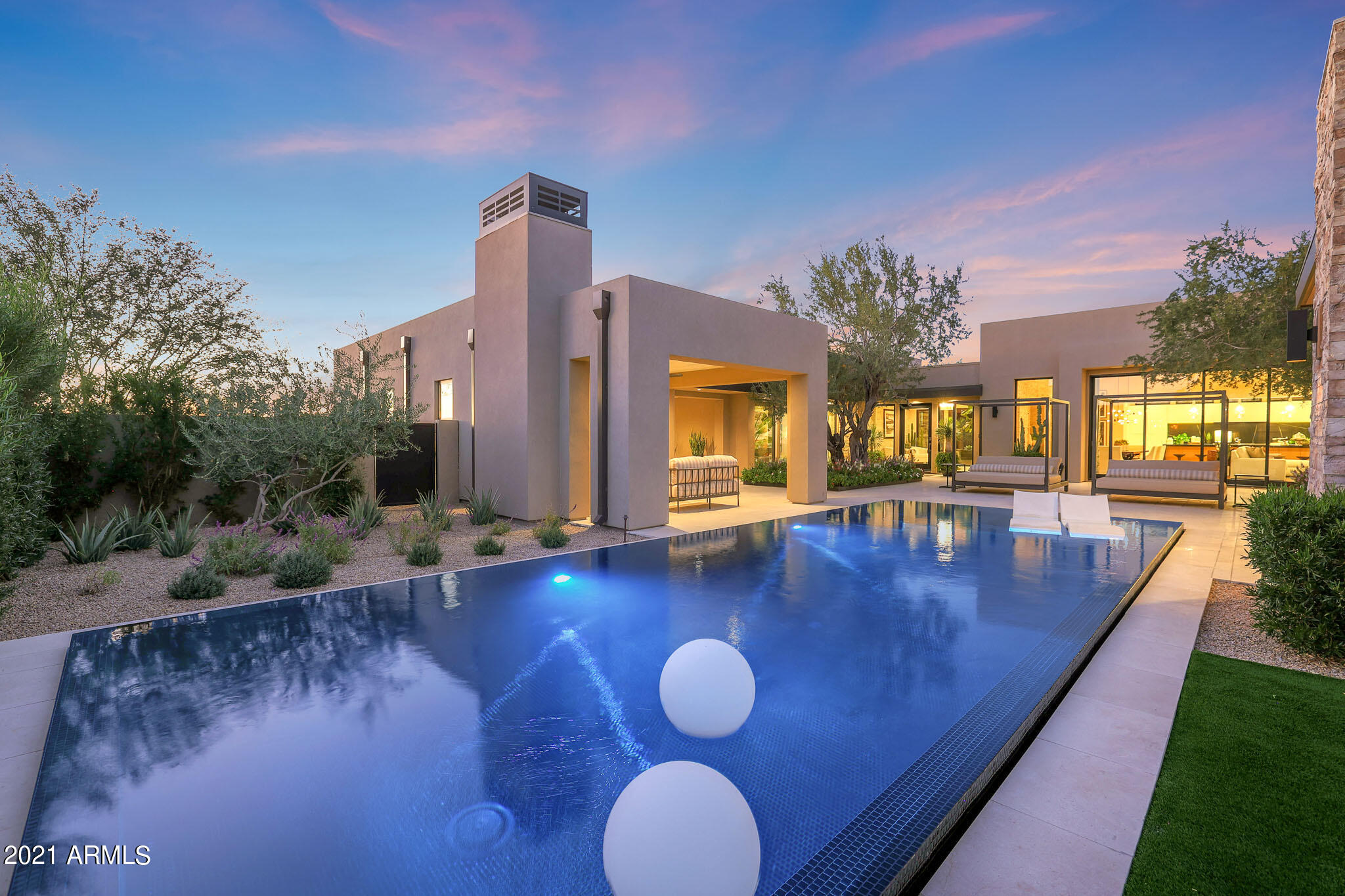 WHITE HORSE - Residential