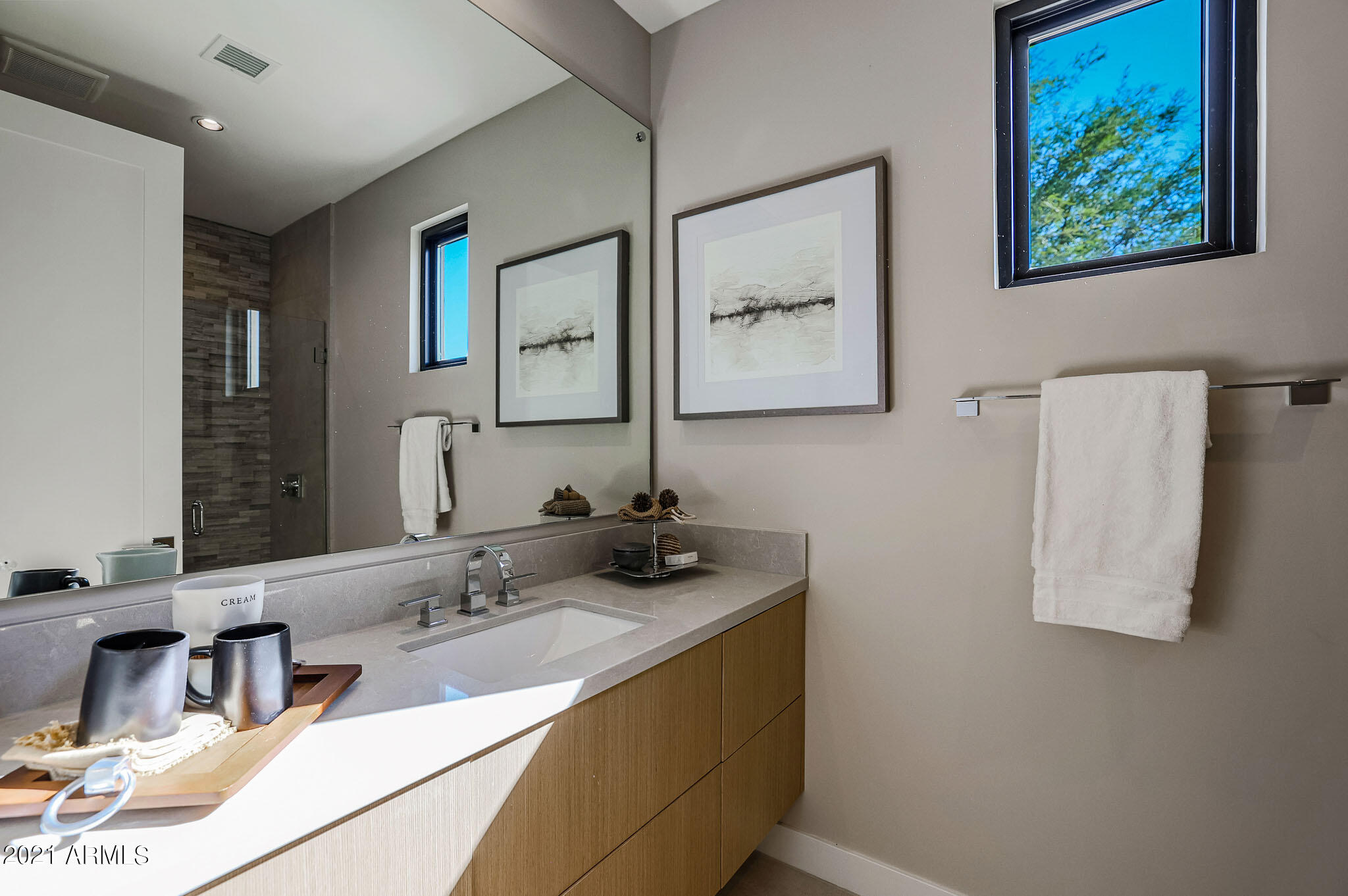 WHITE HORSE - Residential