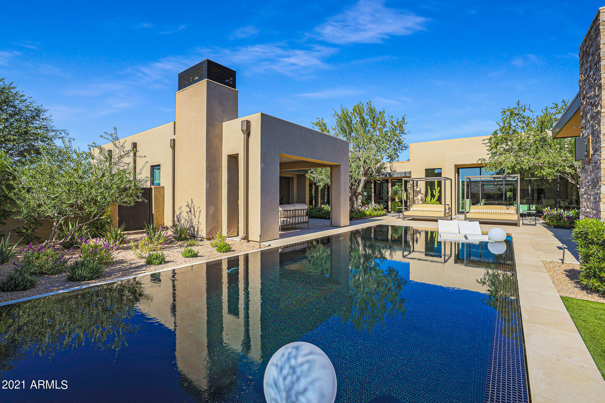 WHITE HORSE - Residential