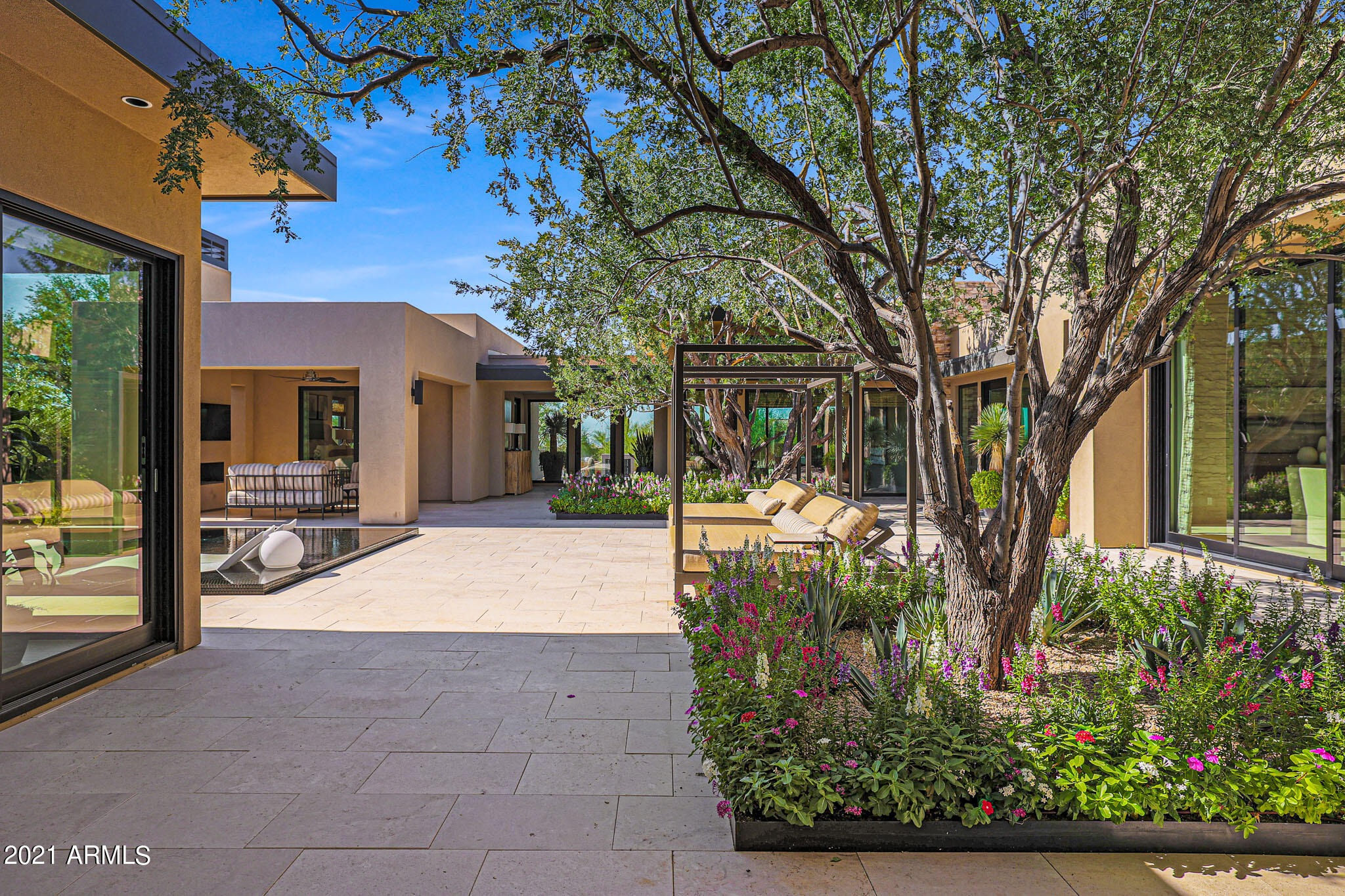 WHITE HORSE - Residential