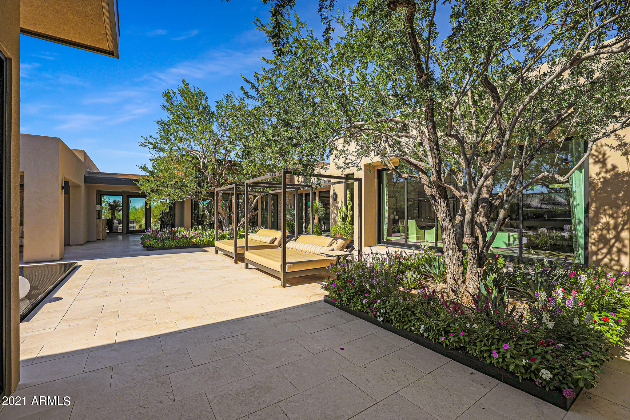 WHITE HORSE - Residential