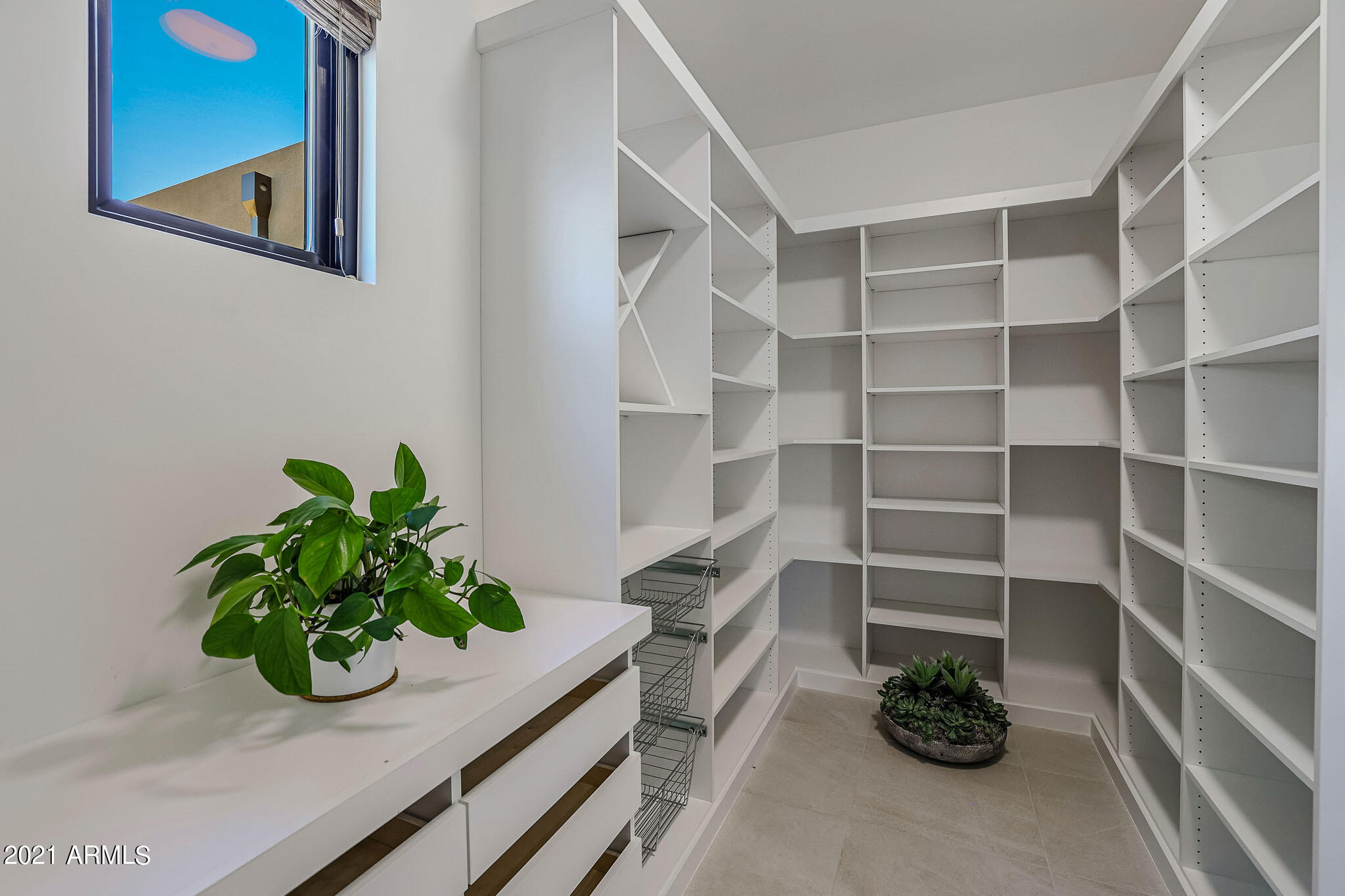WHITE HORSE - Residential