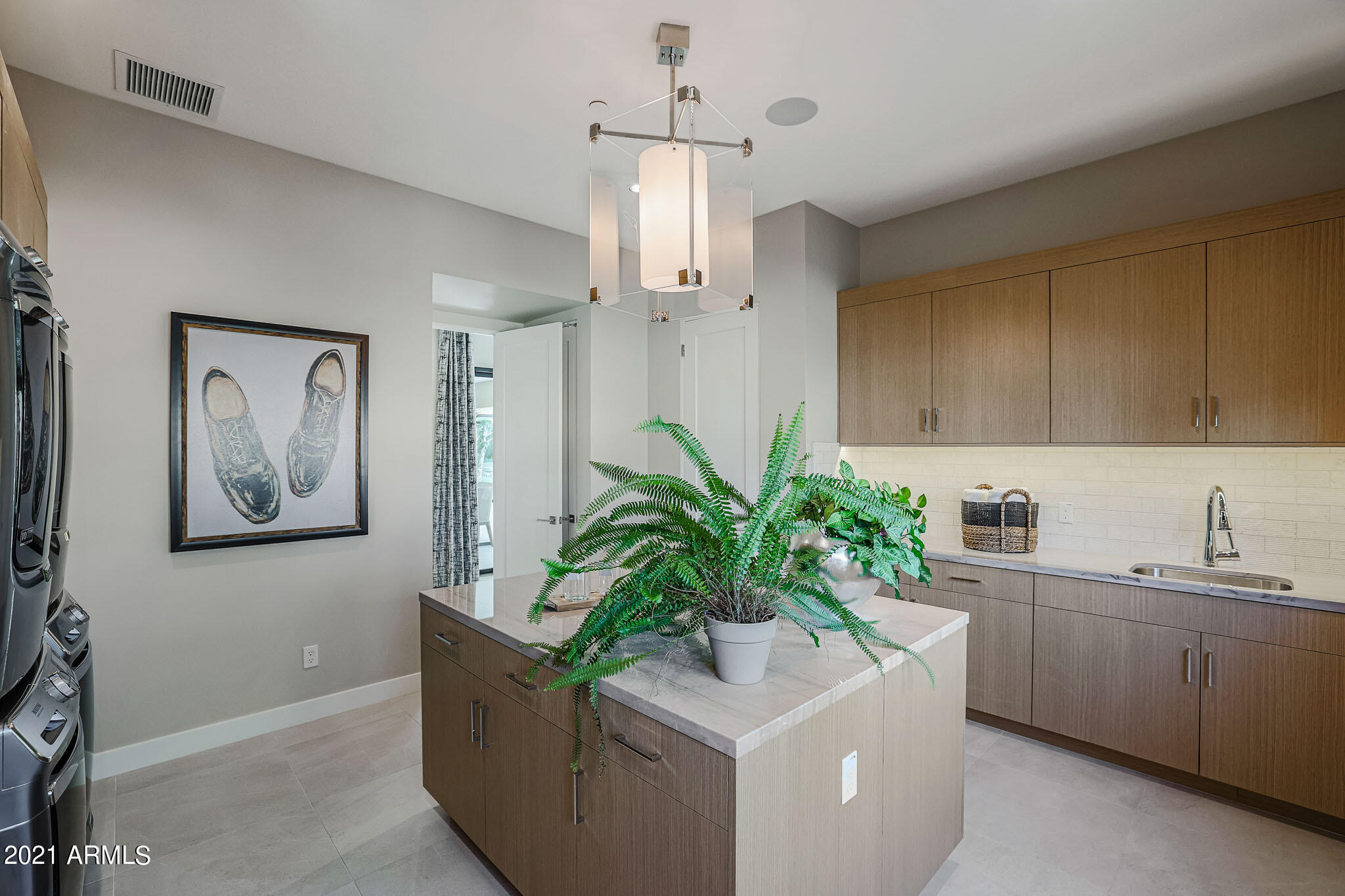 WHITE HORSE - Residential