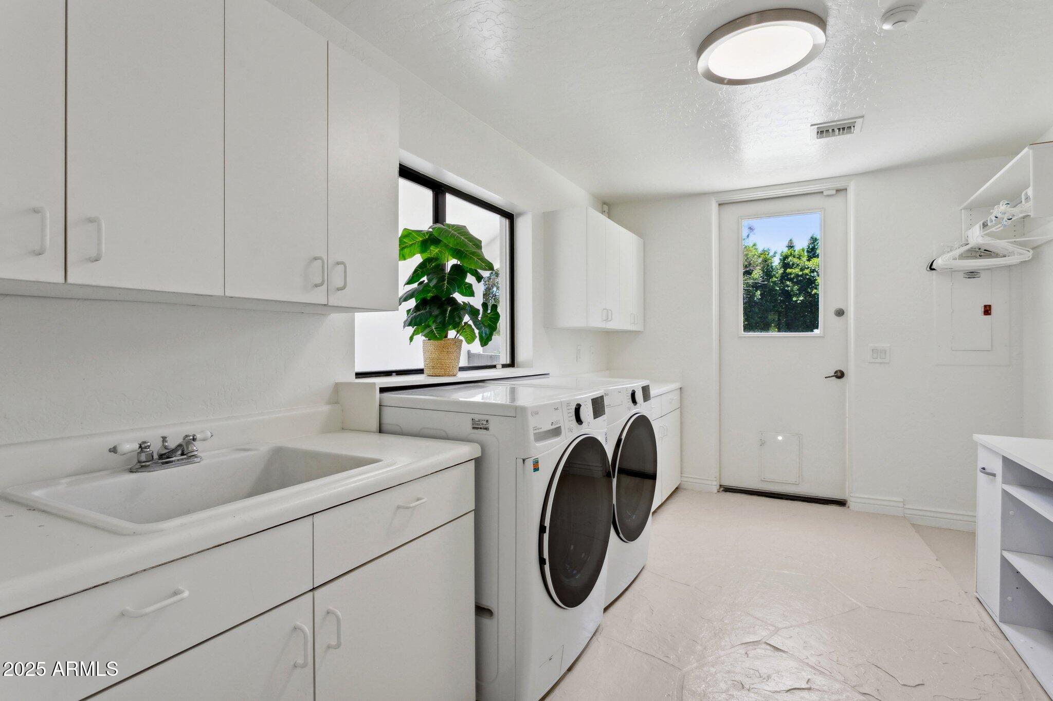 LA PLACE UNIT 1 - Residential