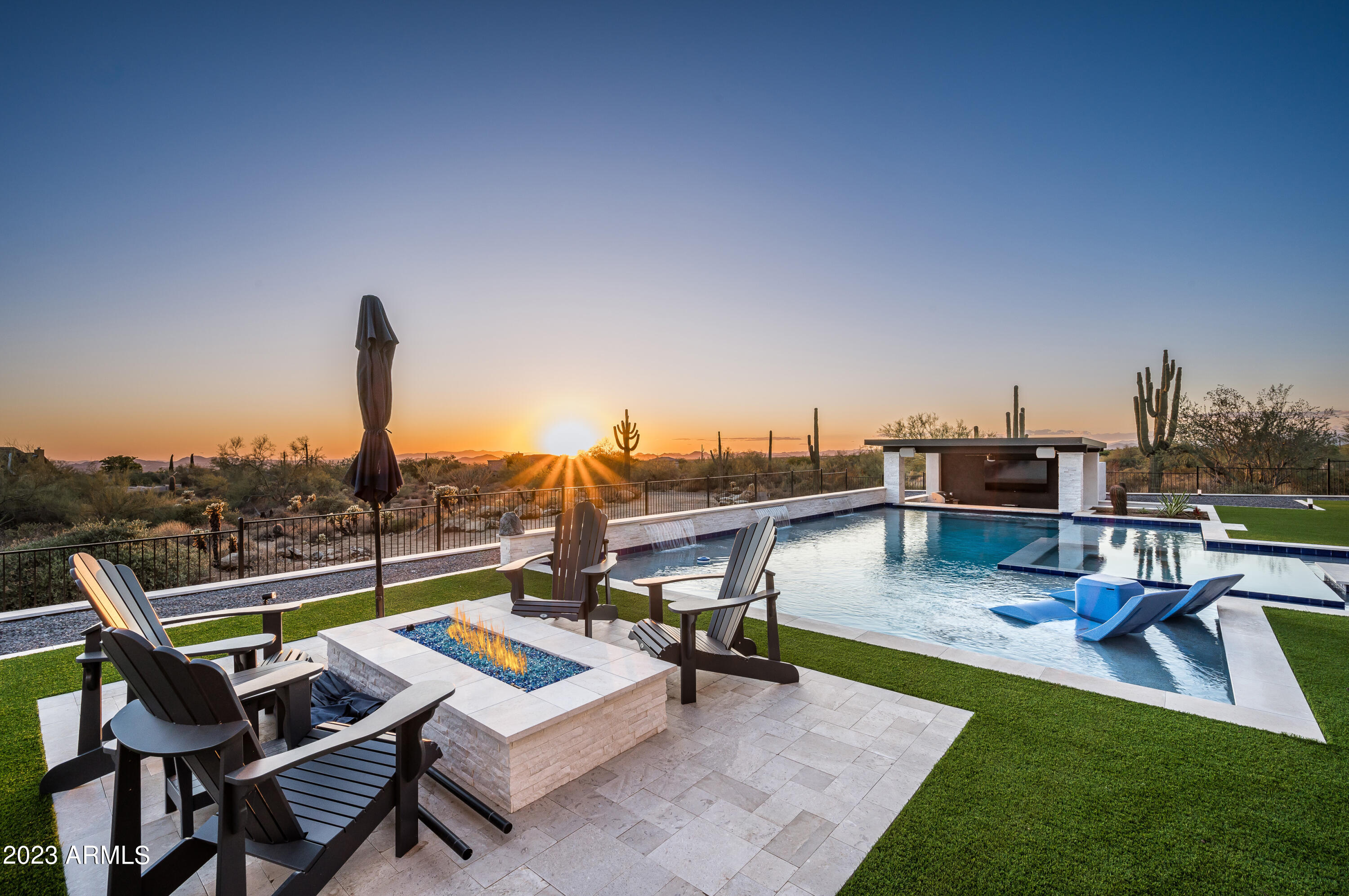 PINNACLE PEAK VIEWS - Residential