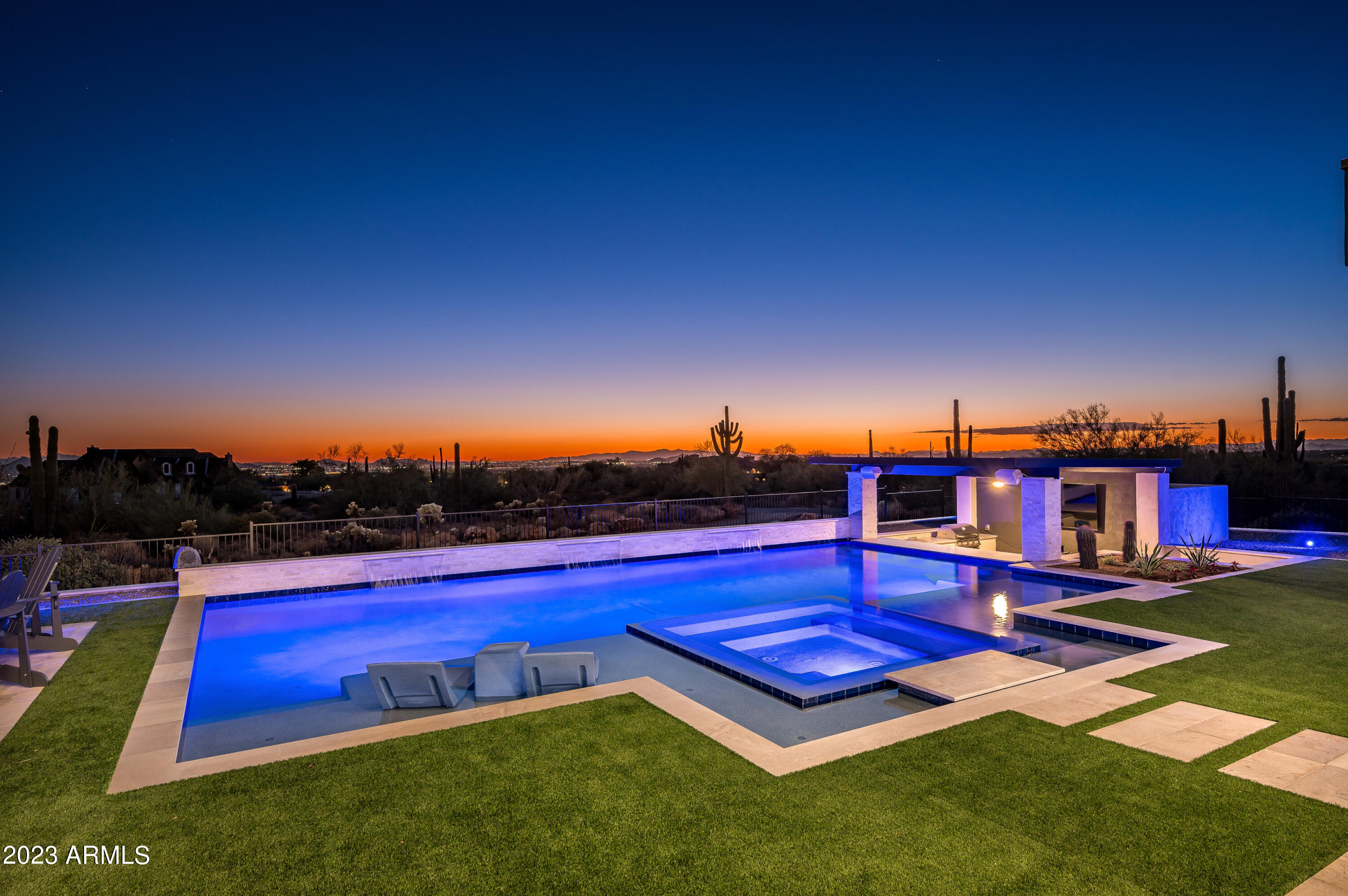 PINNACLE PEAK VIEWS - Residential