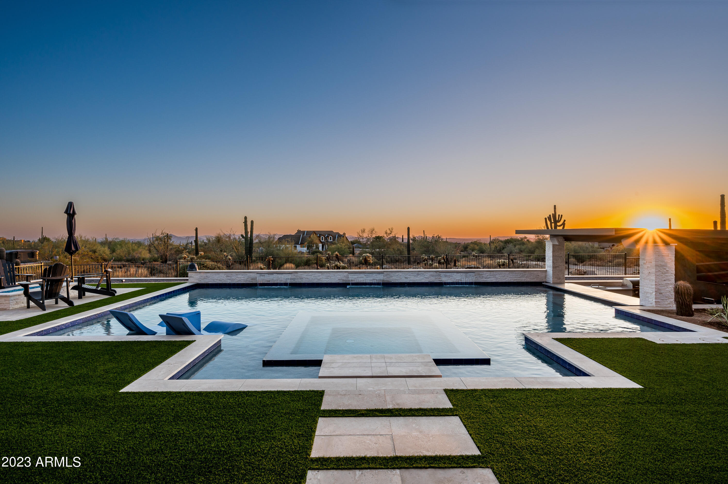 PINNACLE PEAK VIEWS - Residential