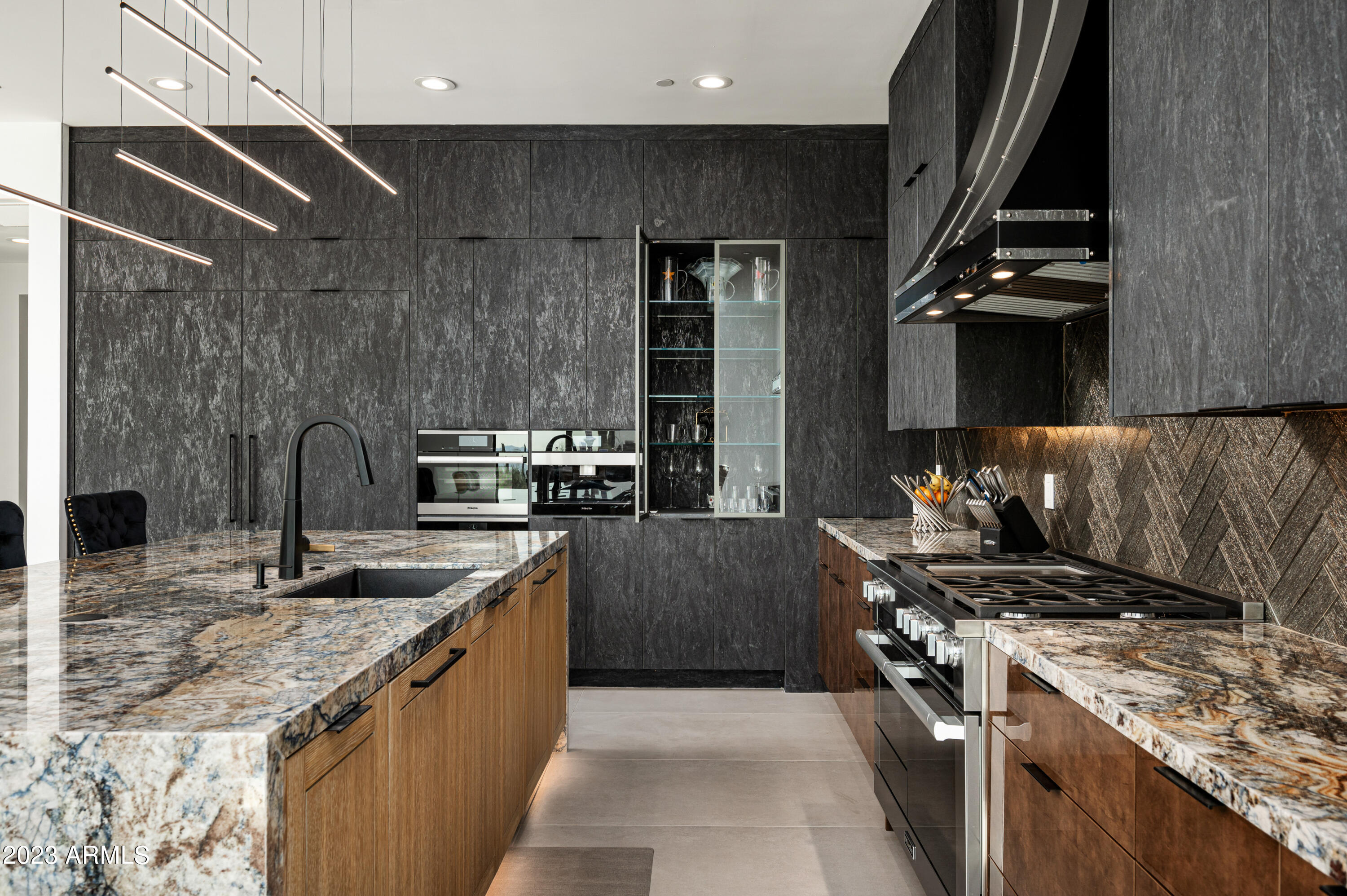 PINNACLE PEAK VIEWS - Residential