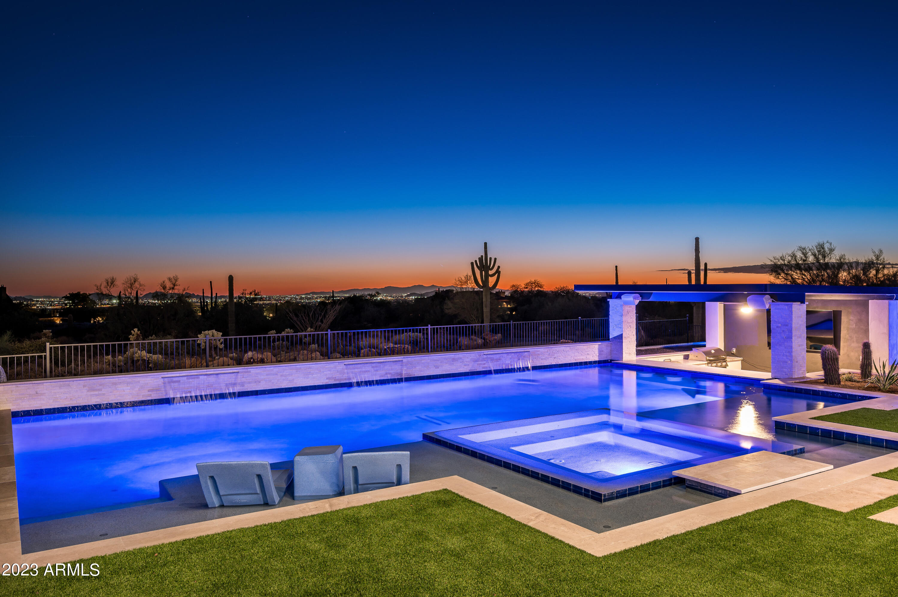 PINNACLE PEAK VIEWS - Residential