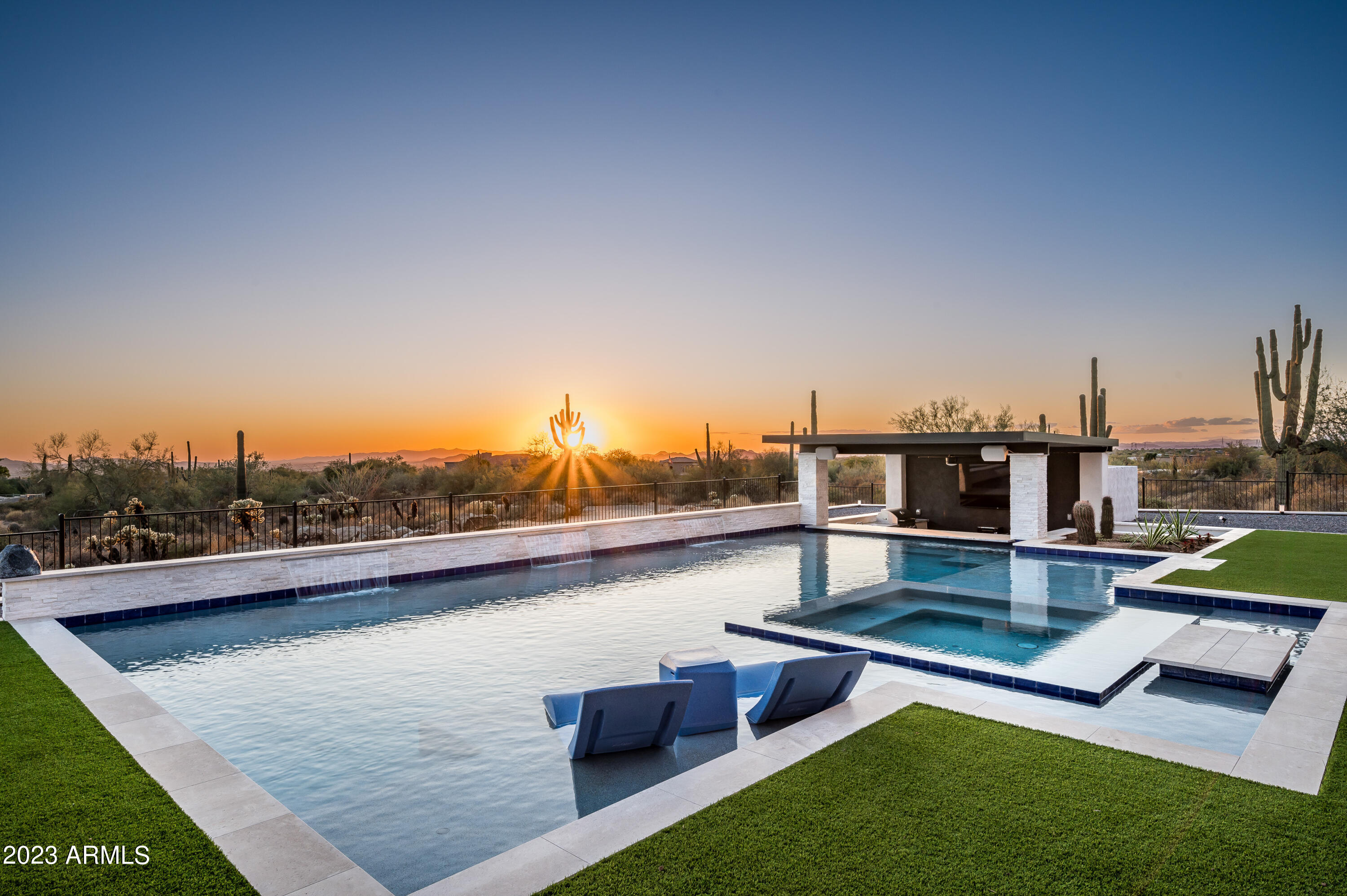 PINNACLE PEAK VIEWS - Residential