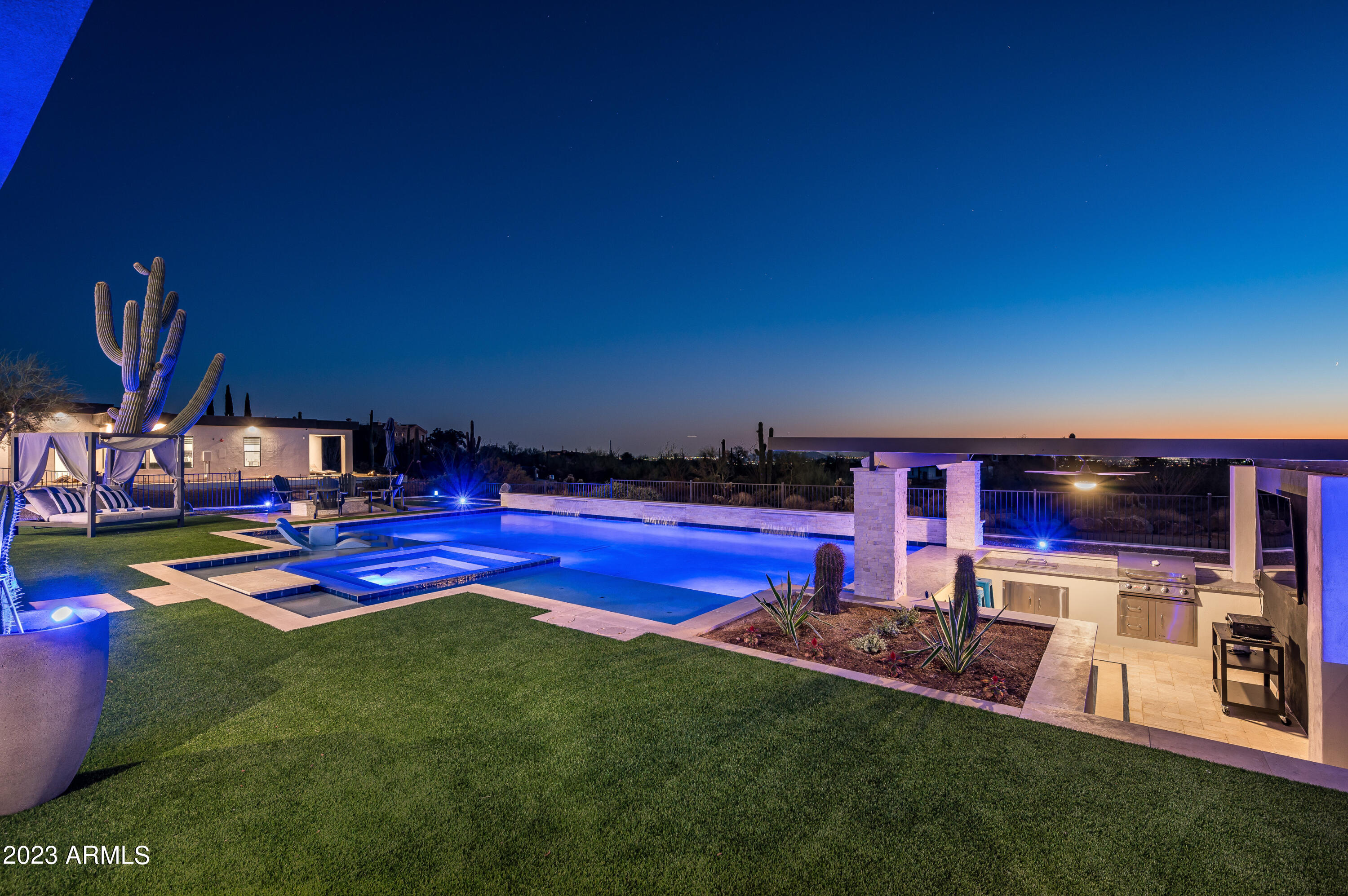 PINNACLE PEAK VIEWS - Residential
