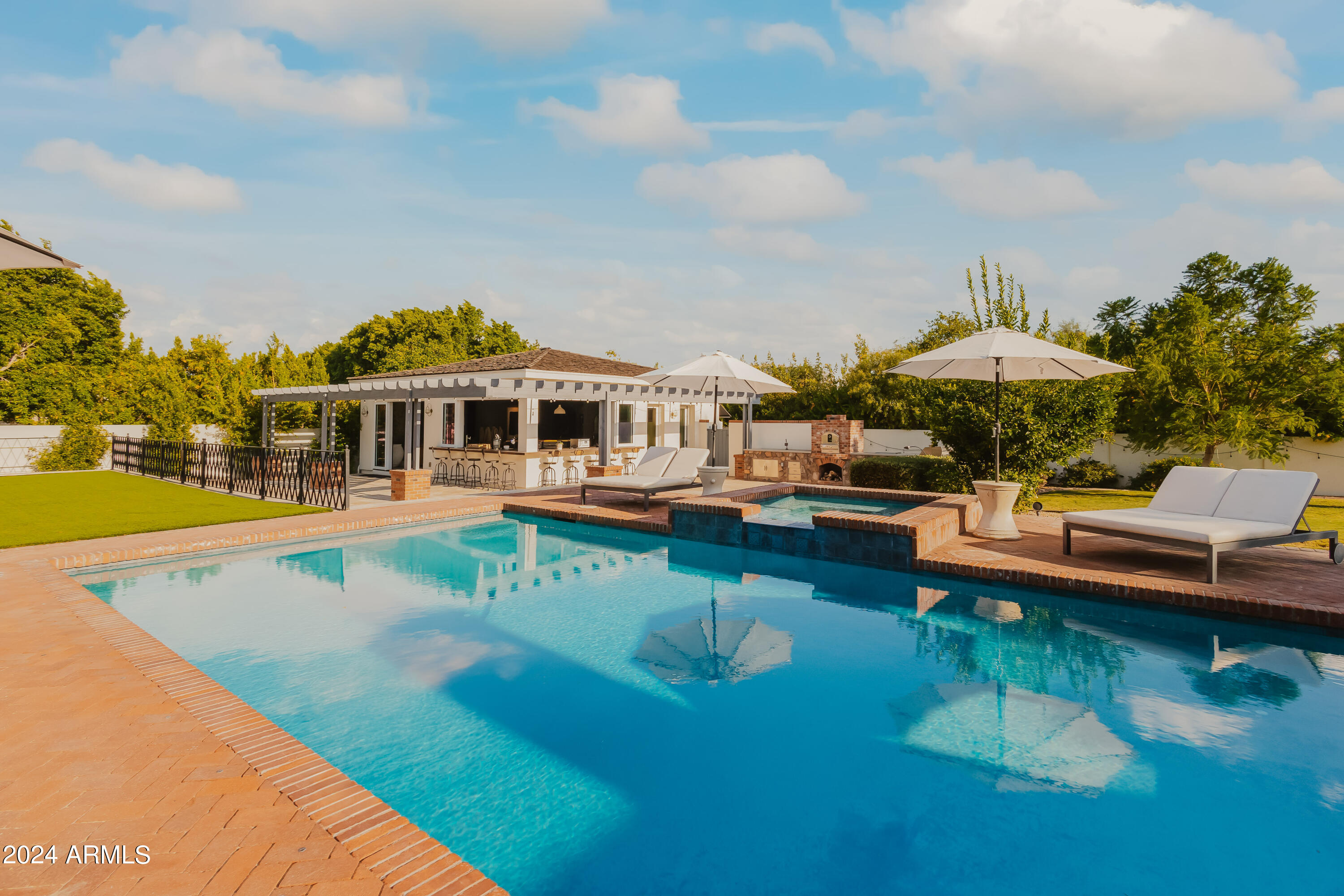 ARCADIA MANORS - Residential