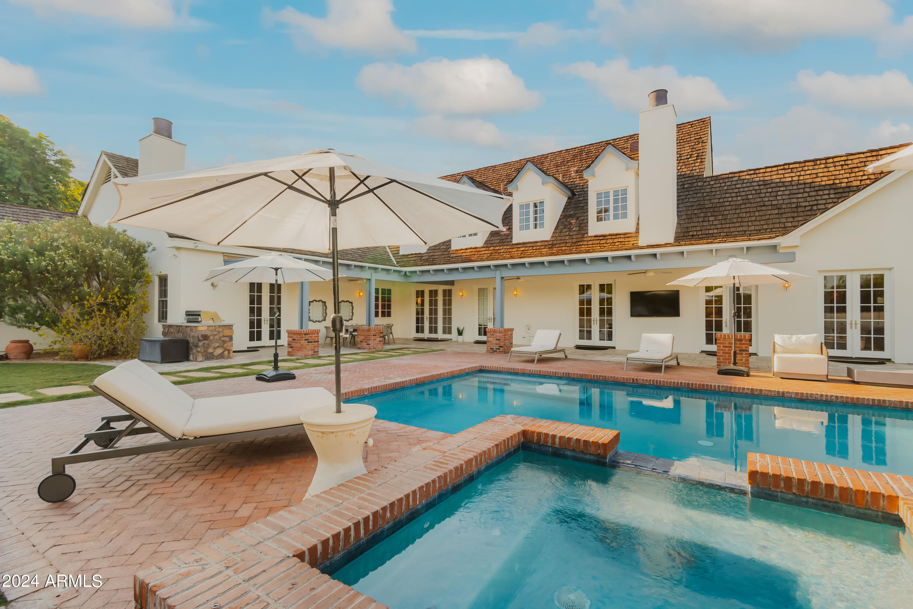 ARCADIA MANORS - Residential