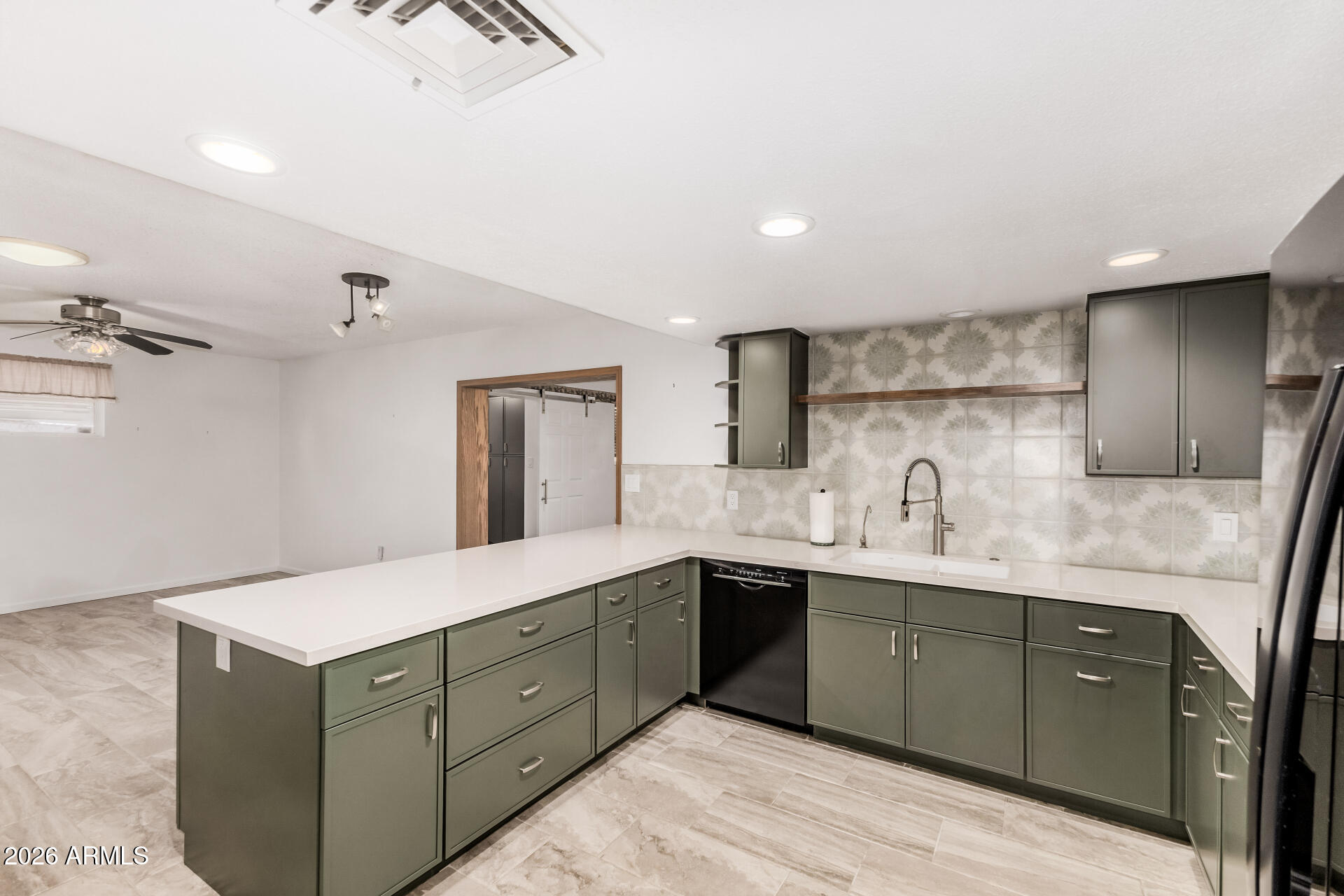 APACHE VILLA TWO - Residential