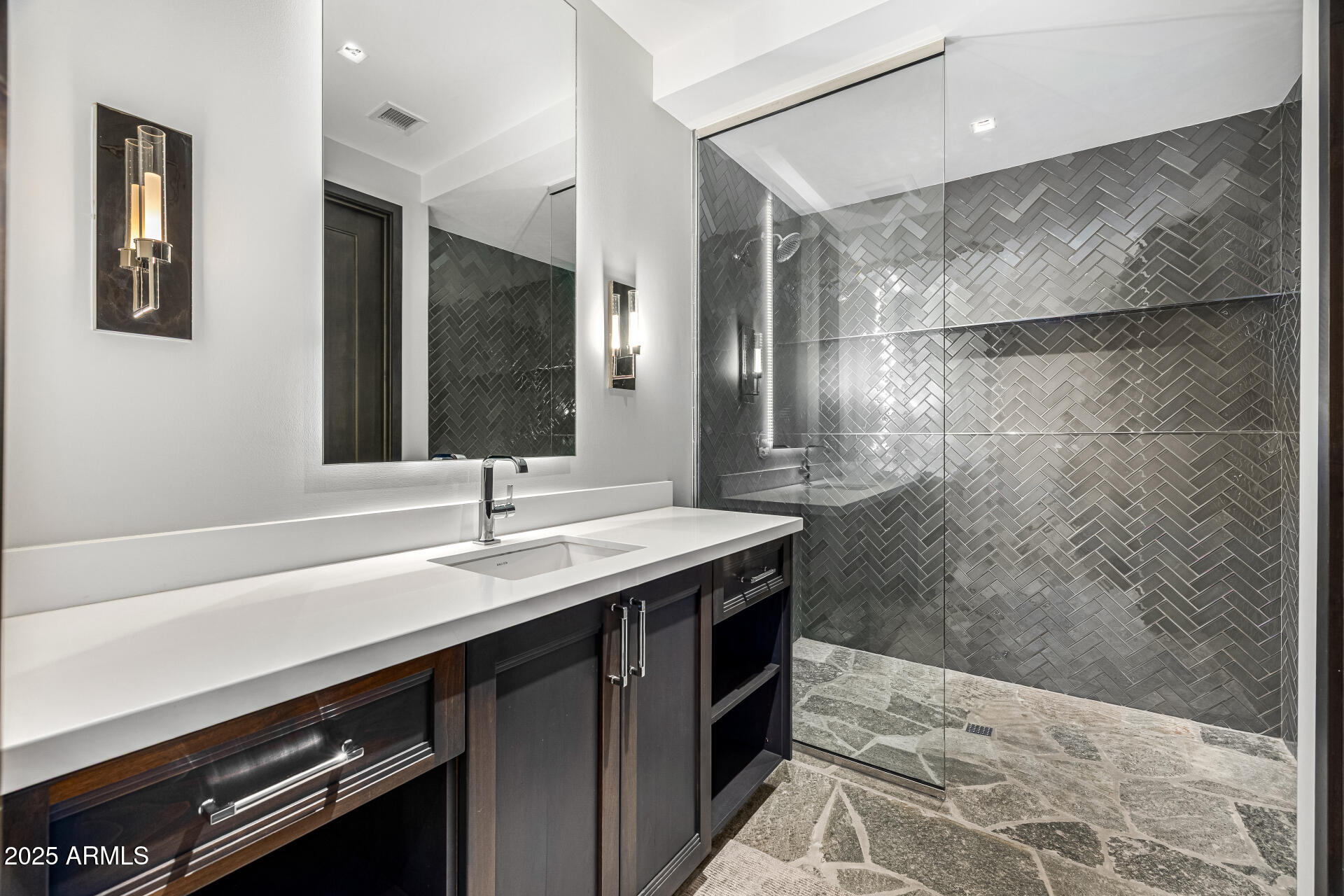PARADISE VALLEY FARMS - Residential