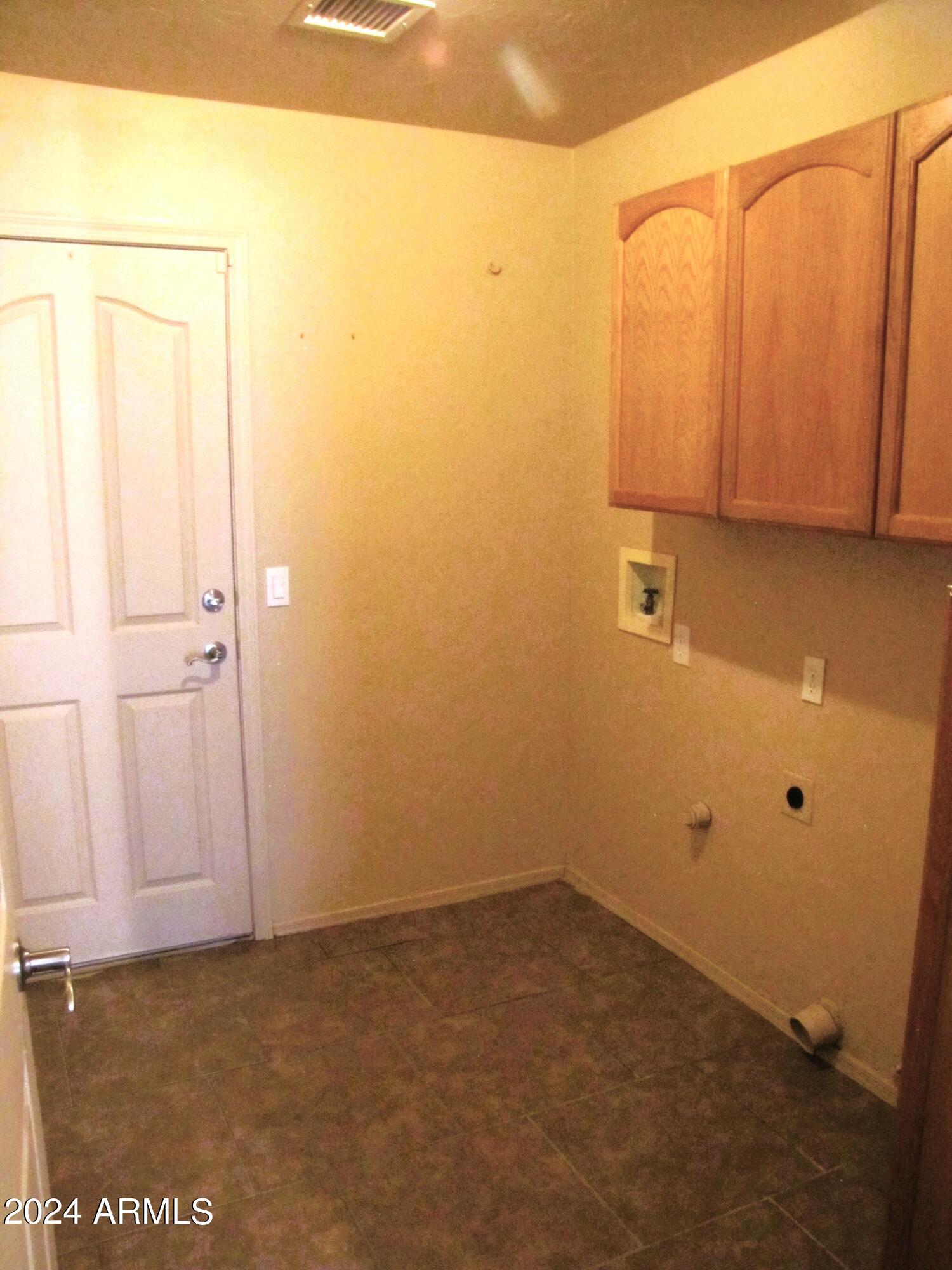 COUNTRY CLUB VILLAGE - Residential Lease