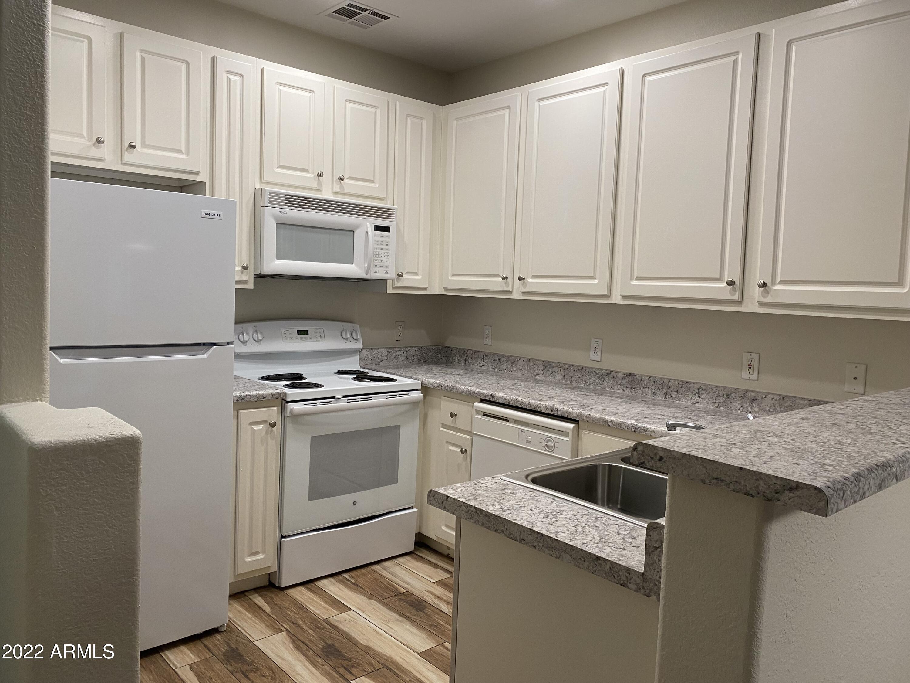 VILLAS AT STONECREEK - Residential Lease