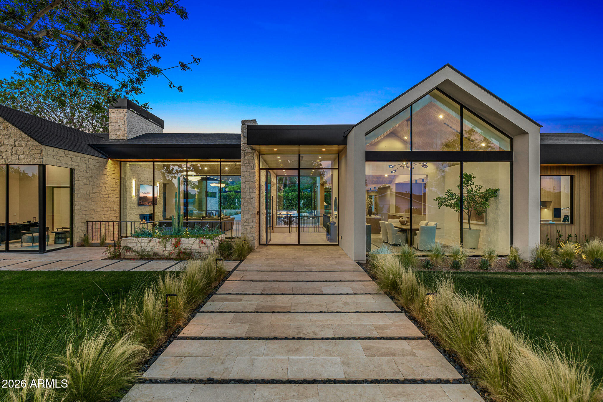 DROMEDARY SQUARE - Residential