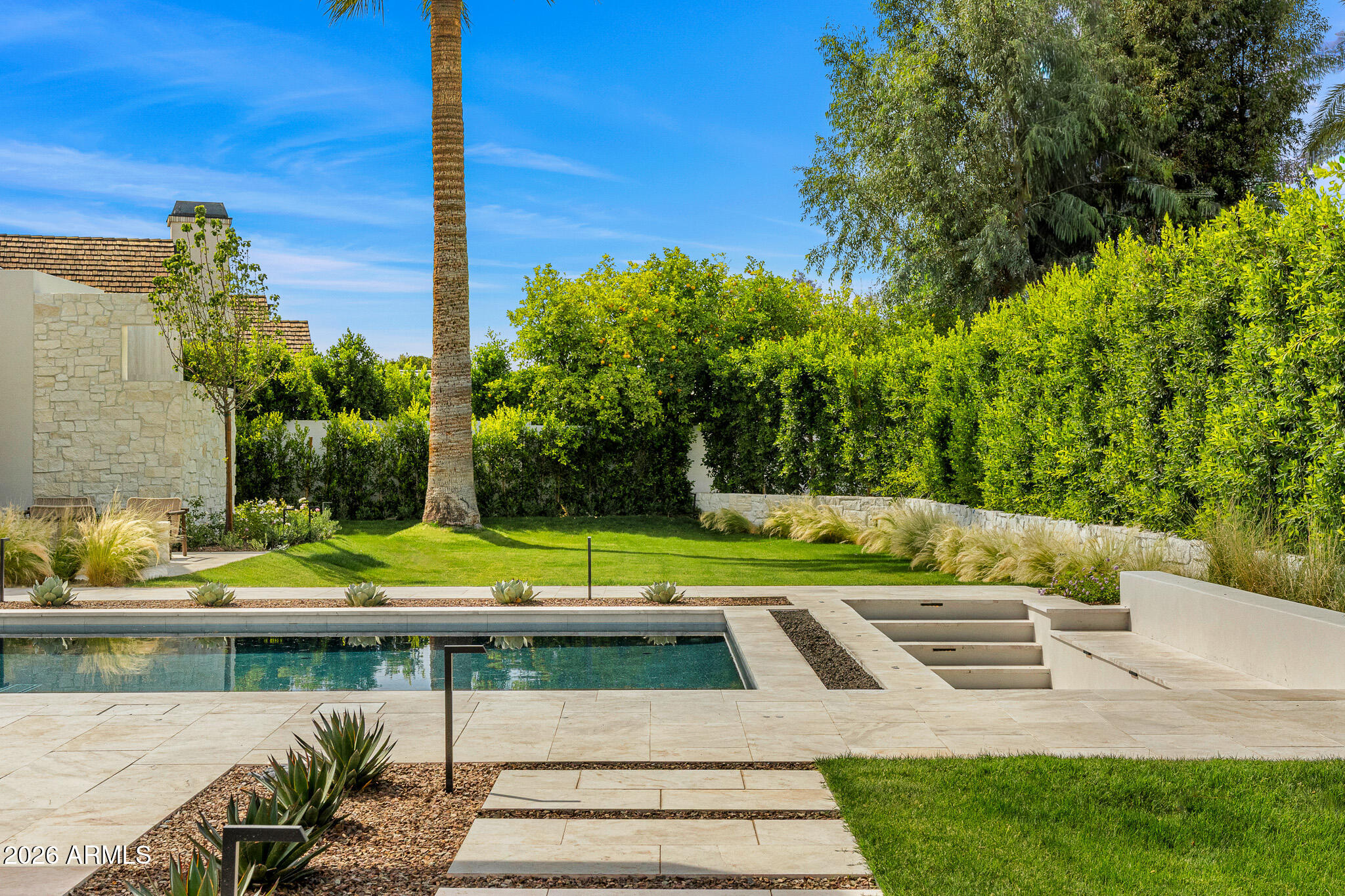 DROMEDARY SQUARE - Residential