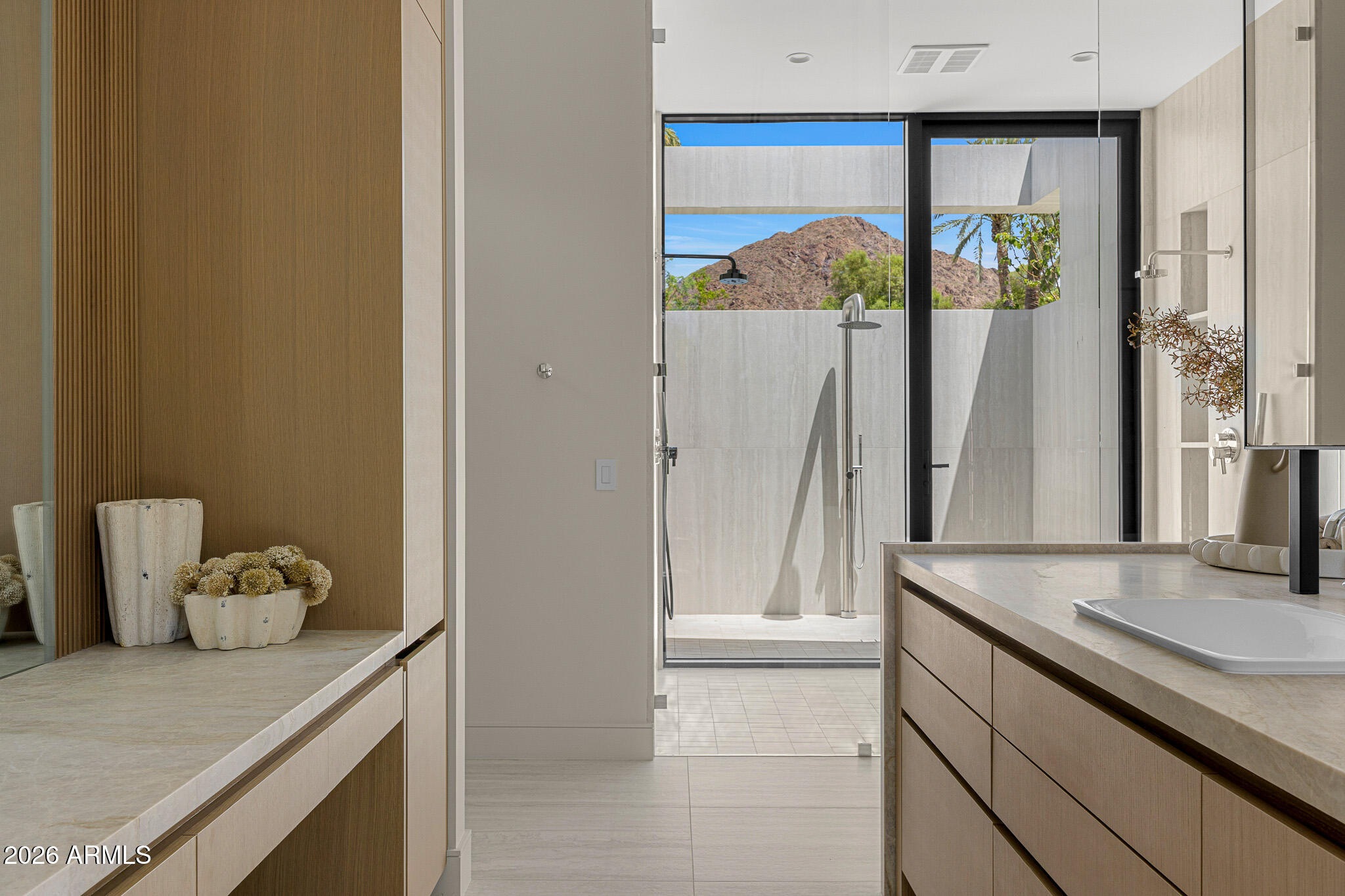 DROMEDARY SQUARE - Residential