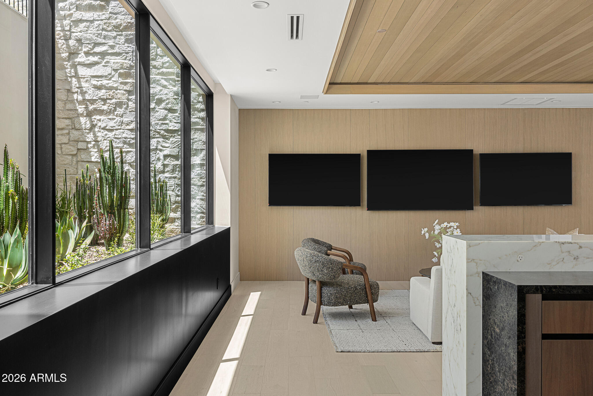 DROMEDARY SQUARE - Residential